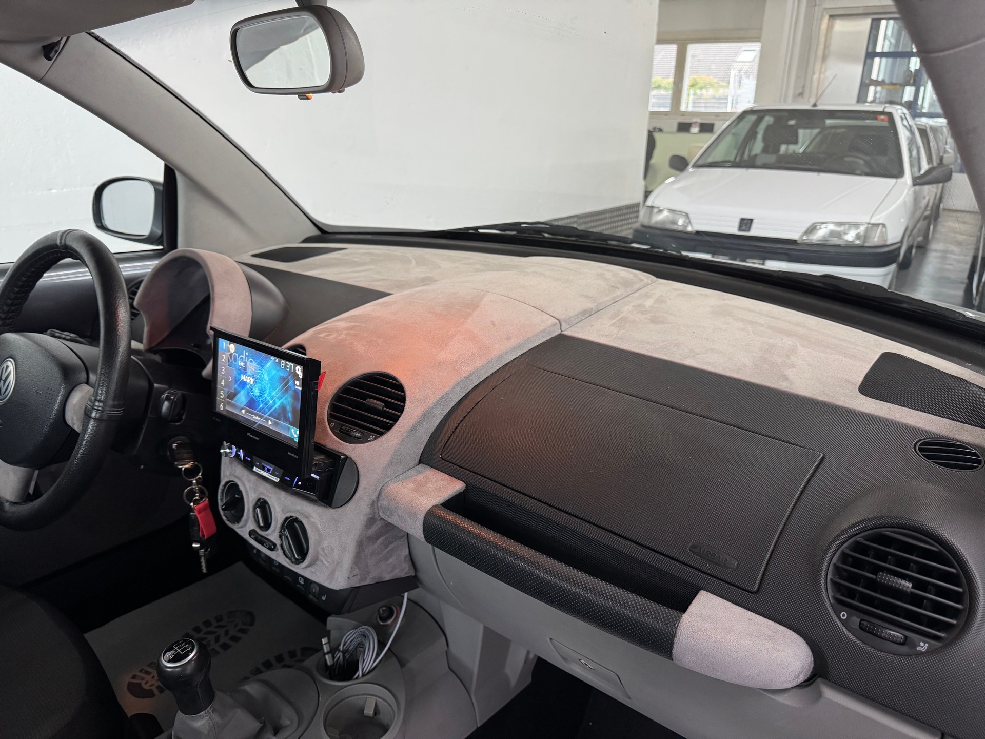 VW Beetle Cabrio 1.6-image-29
