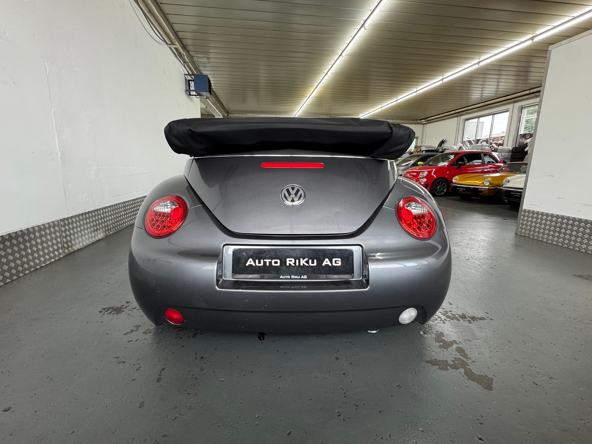 VW Beetle Cabrio 1.6-image-22