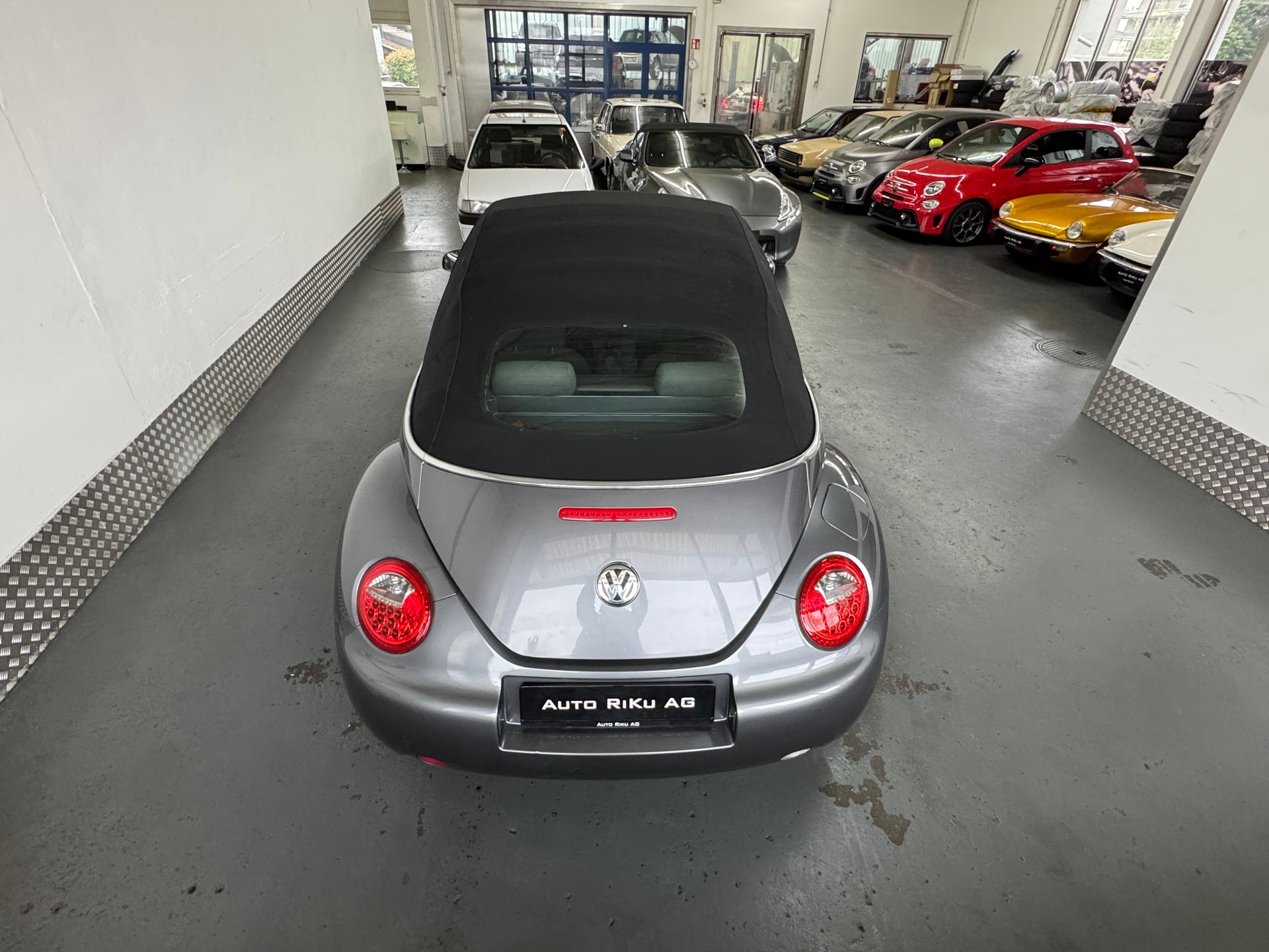 VW Beetle Cabrio 1.6-image-19