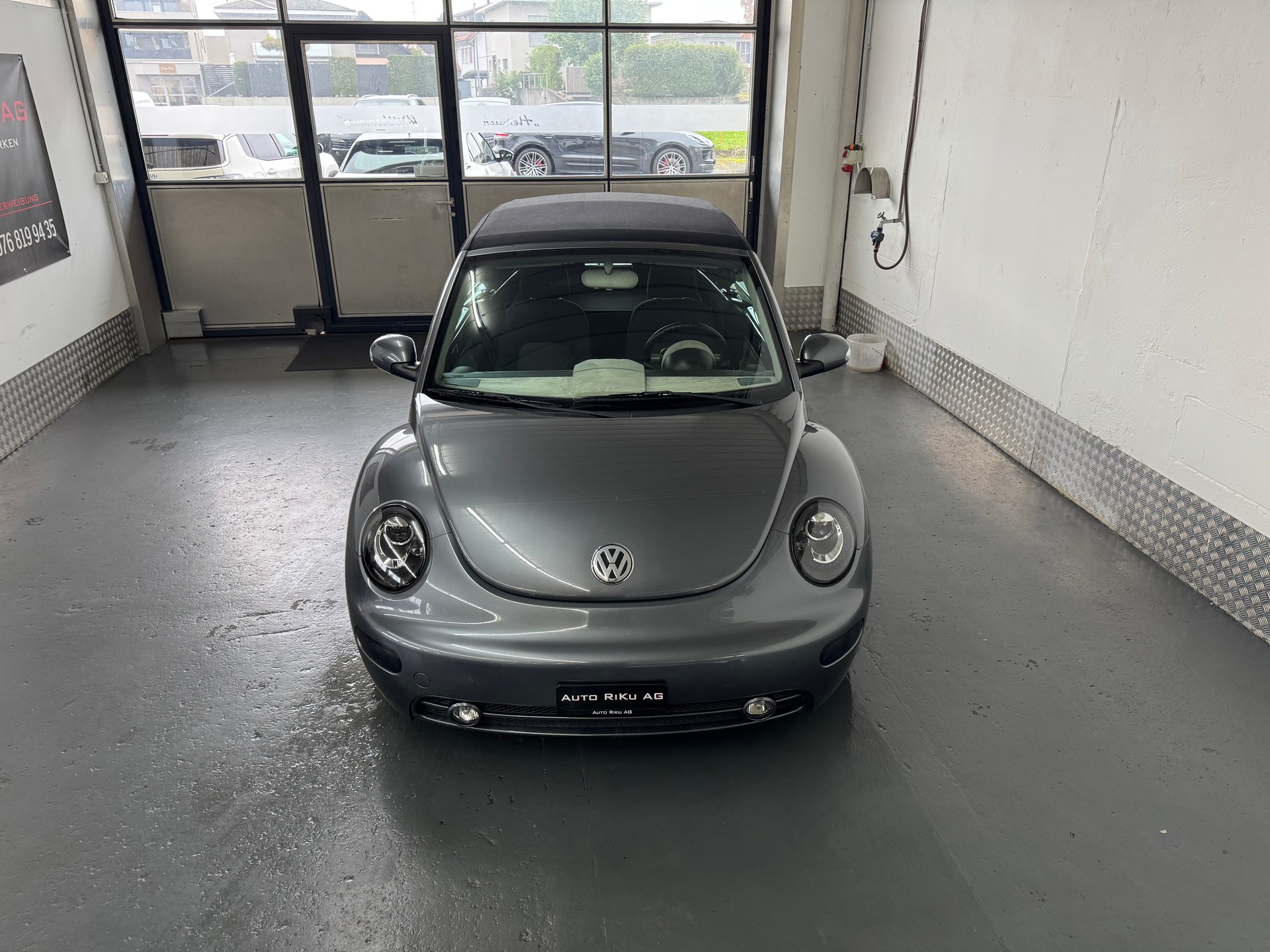 VW Beetle Cabrio 1.6-image-4