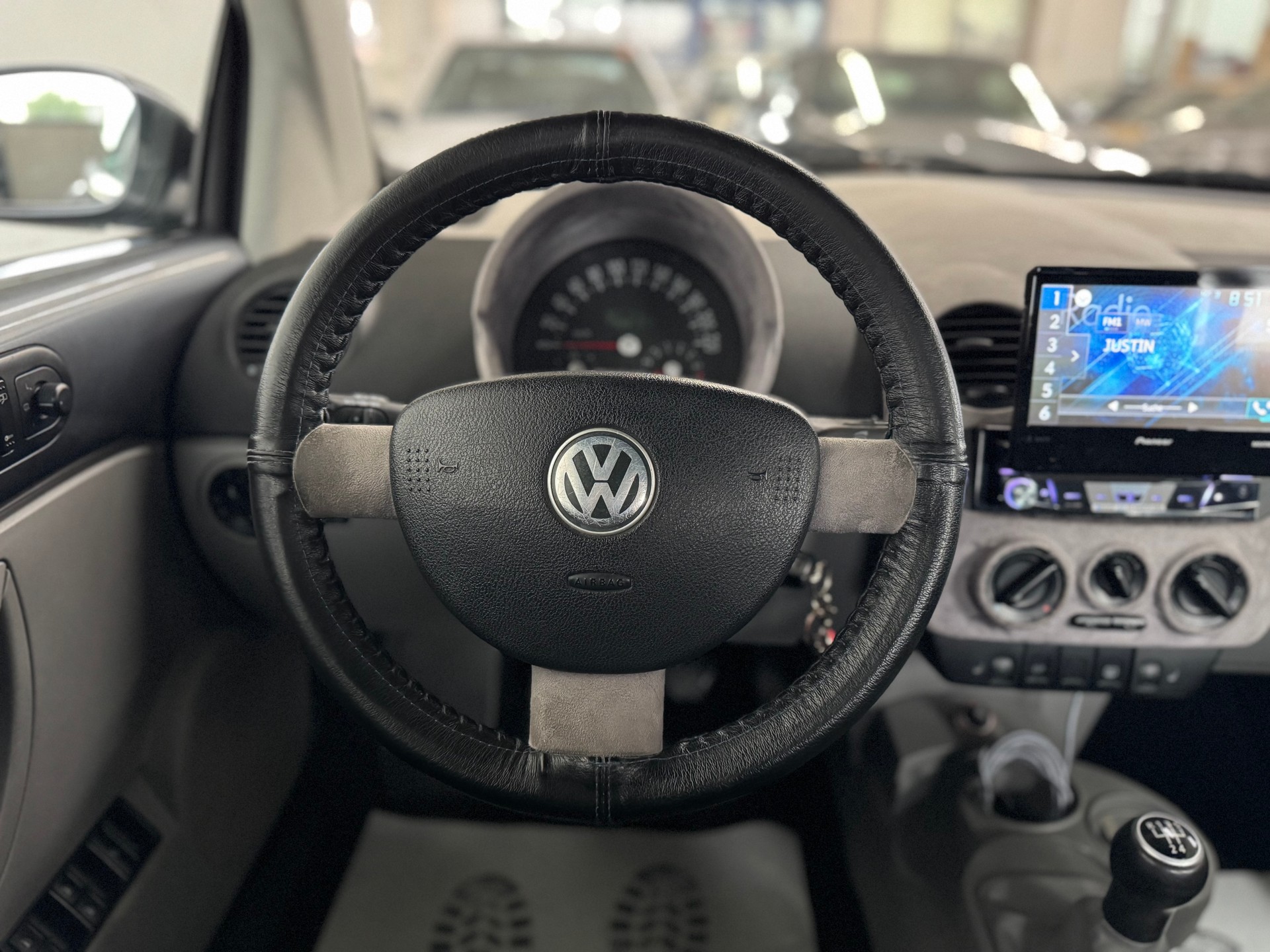 VW Beetle Cabrio 1.6-image-27