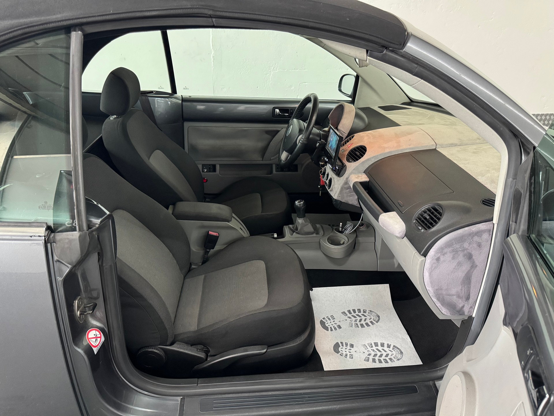VW Beetle Cabrio 1.6-image-30