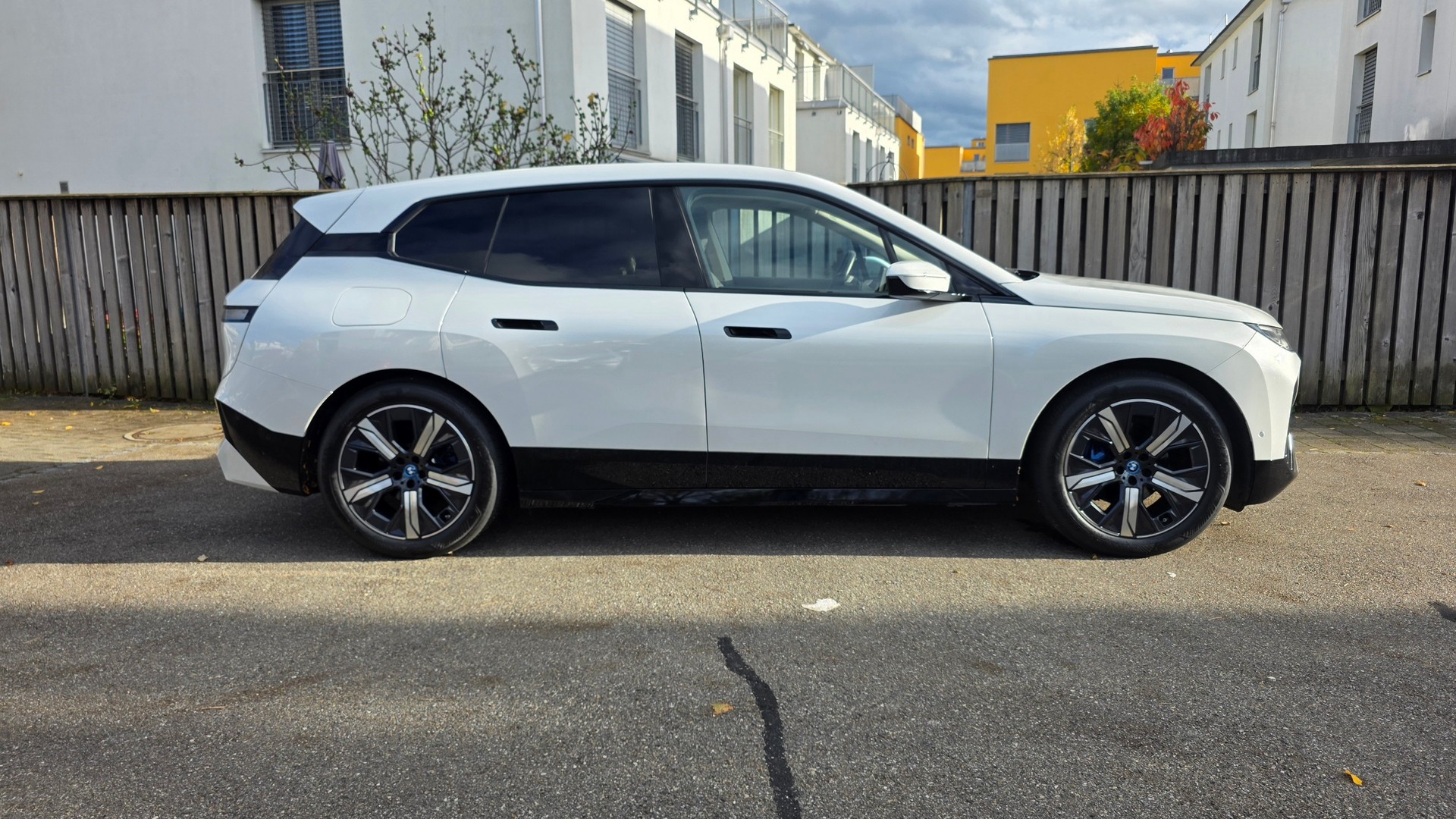 BMW iX xDrive50-image-1