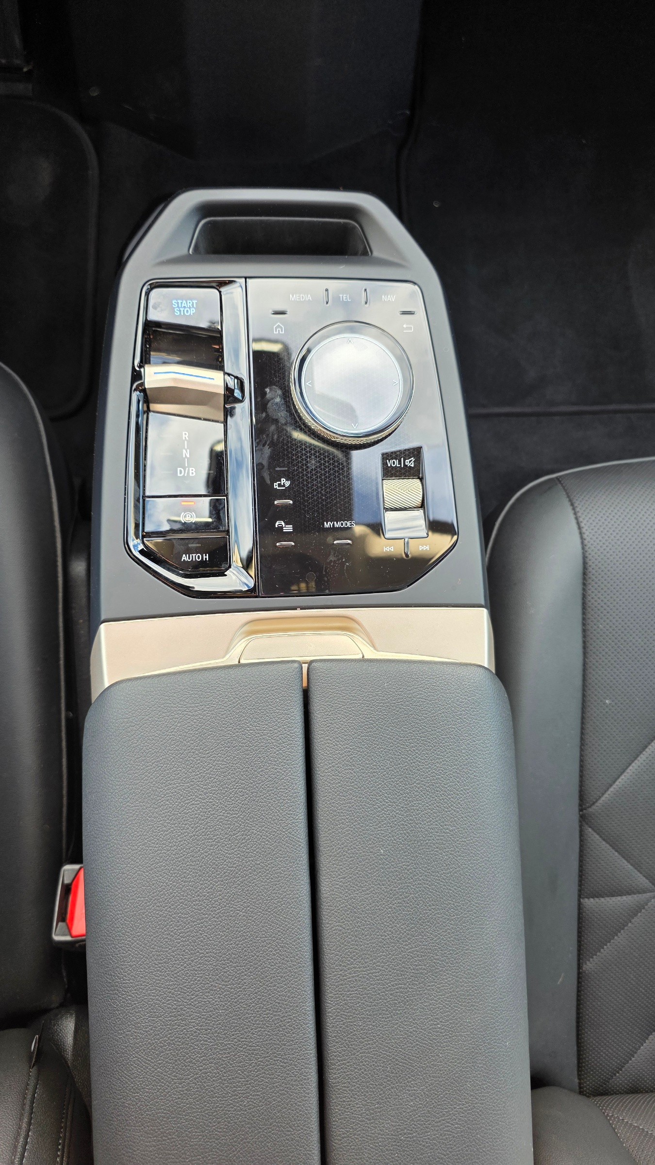 BMW iX xDrive50-image-8