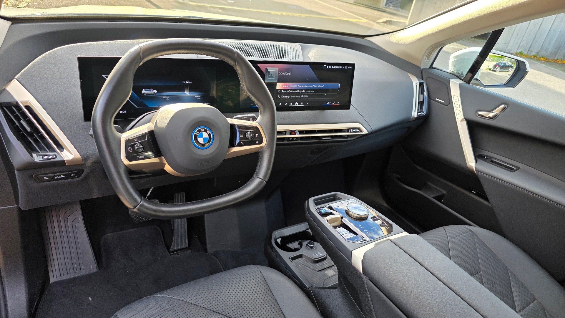 BMW iX xDrive50-image-7