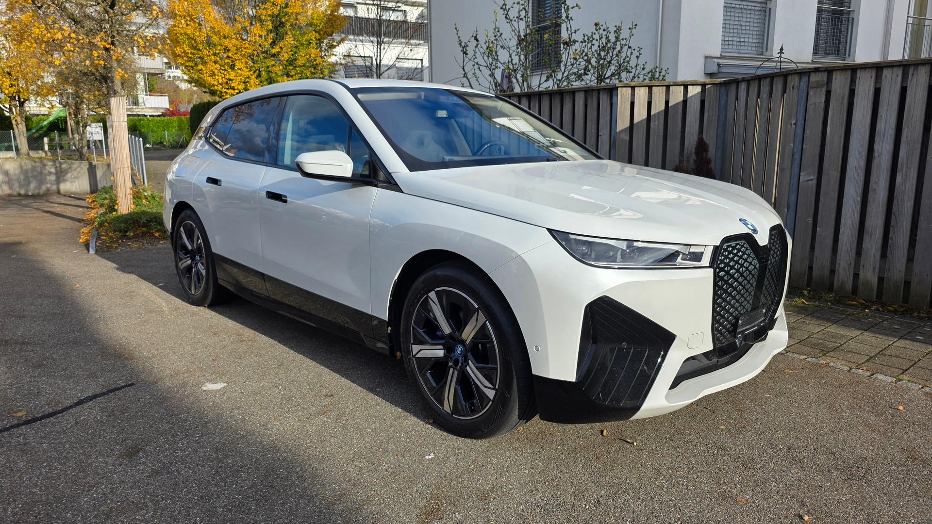 BMW iX xDrive50-image-3