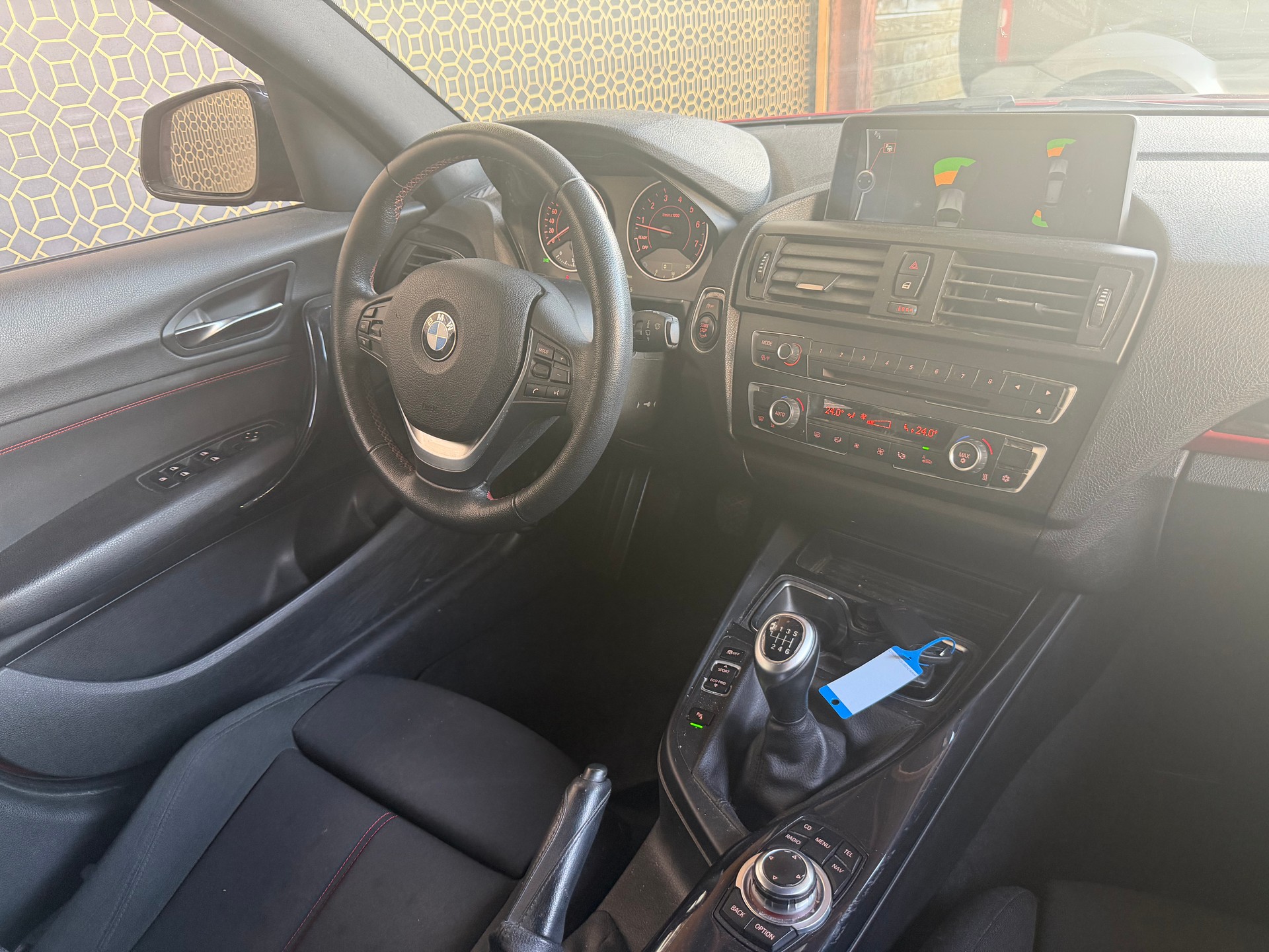 BMW 118i Sport Line-image-6