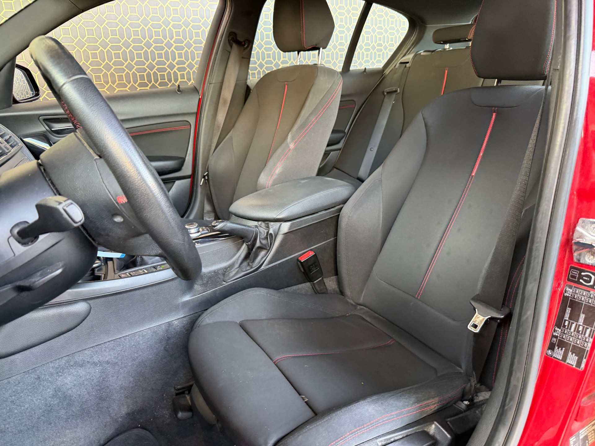 BMW 118i Sport Line-image-3