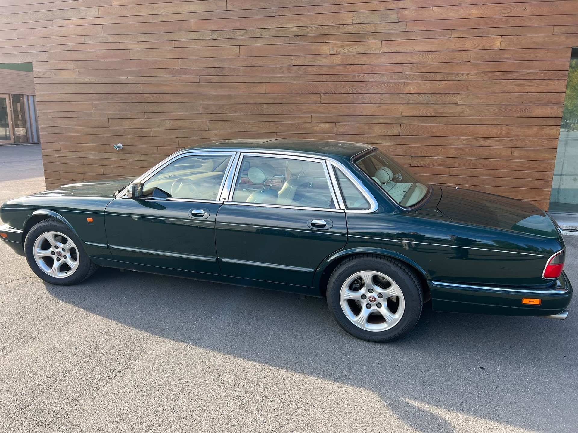 DAIMLER 6.0 Double Six-image-1