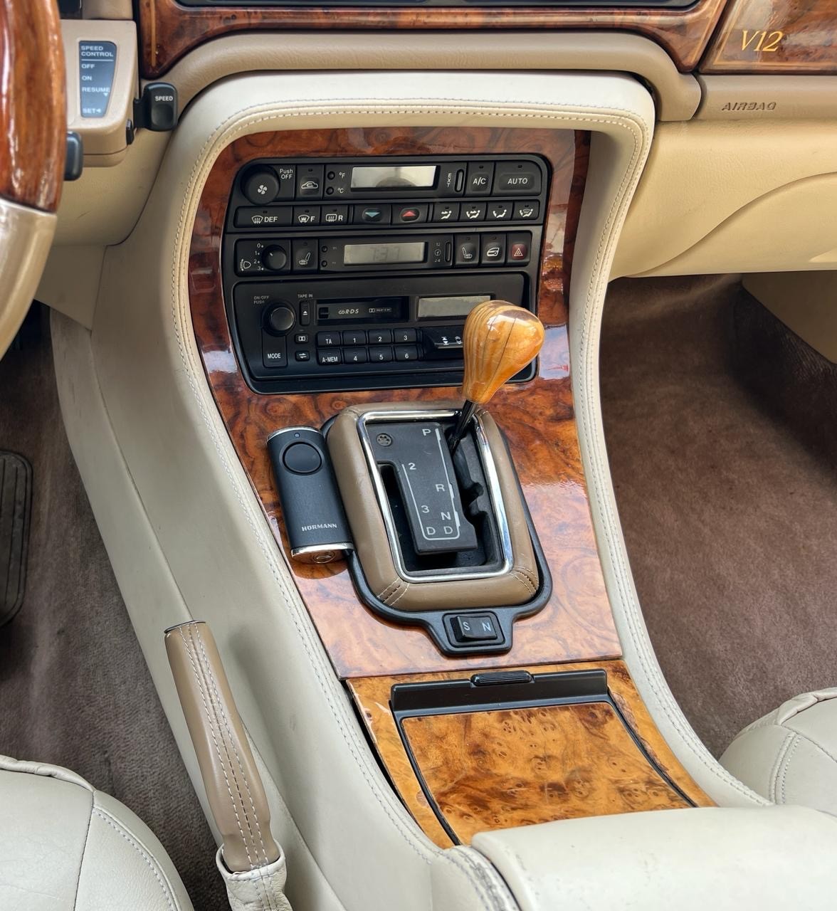 DAIMLER 6.0 Double Six-image-14