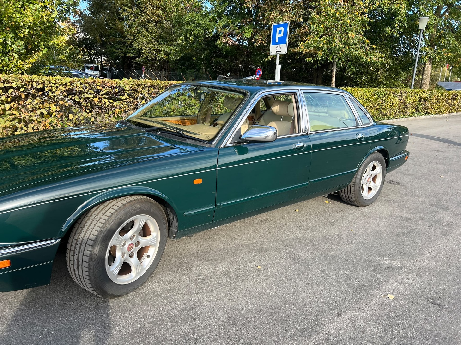 DAIMLER 6.0 Double Six-image-0