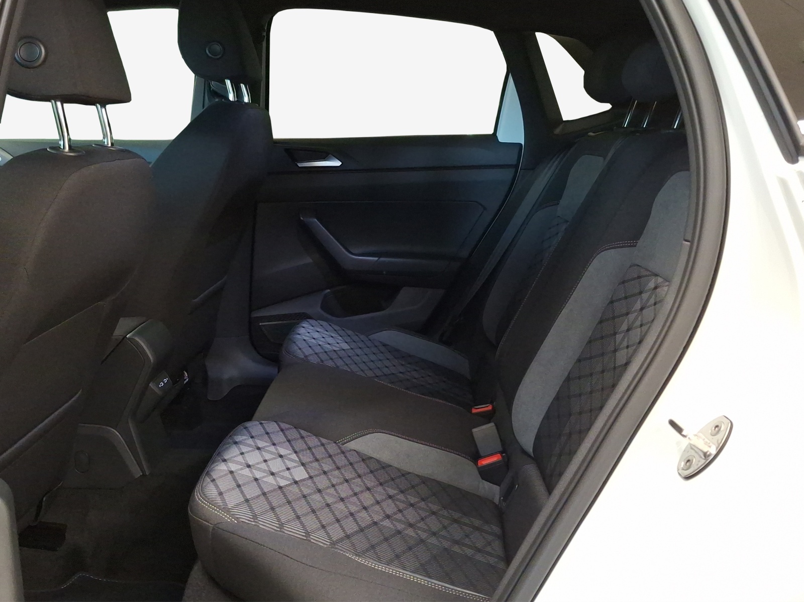 VW Polo 1.0 TSI R-Line DSG-image-11