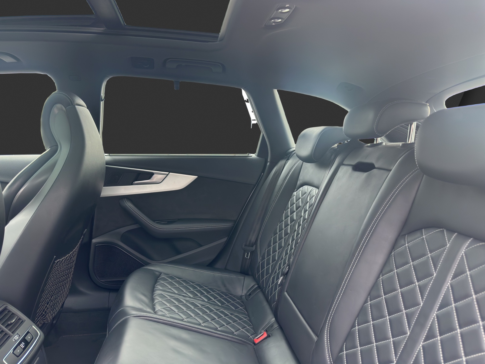 AUDI S4 Avant 3.0 TFSI quattro tiptronic-image-12