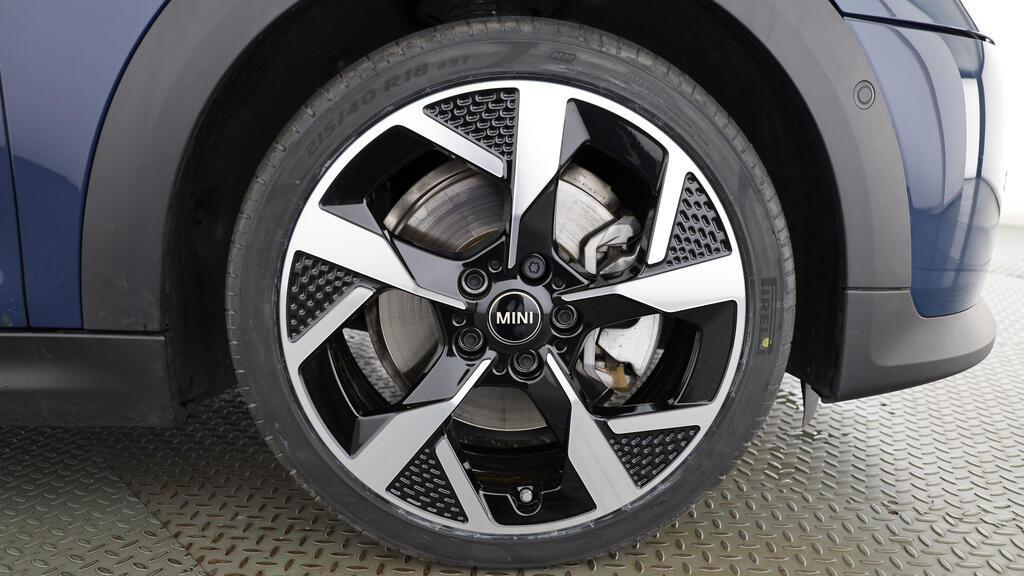 MINI Cooper S Cabrio-image-10