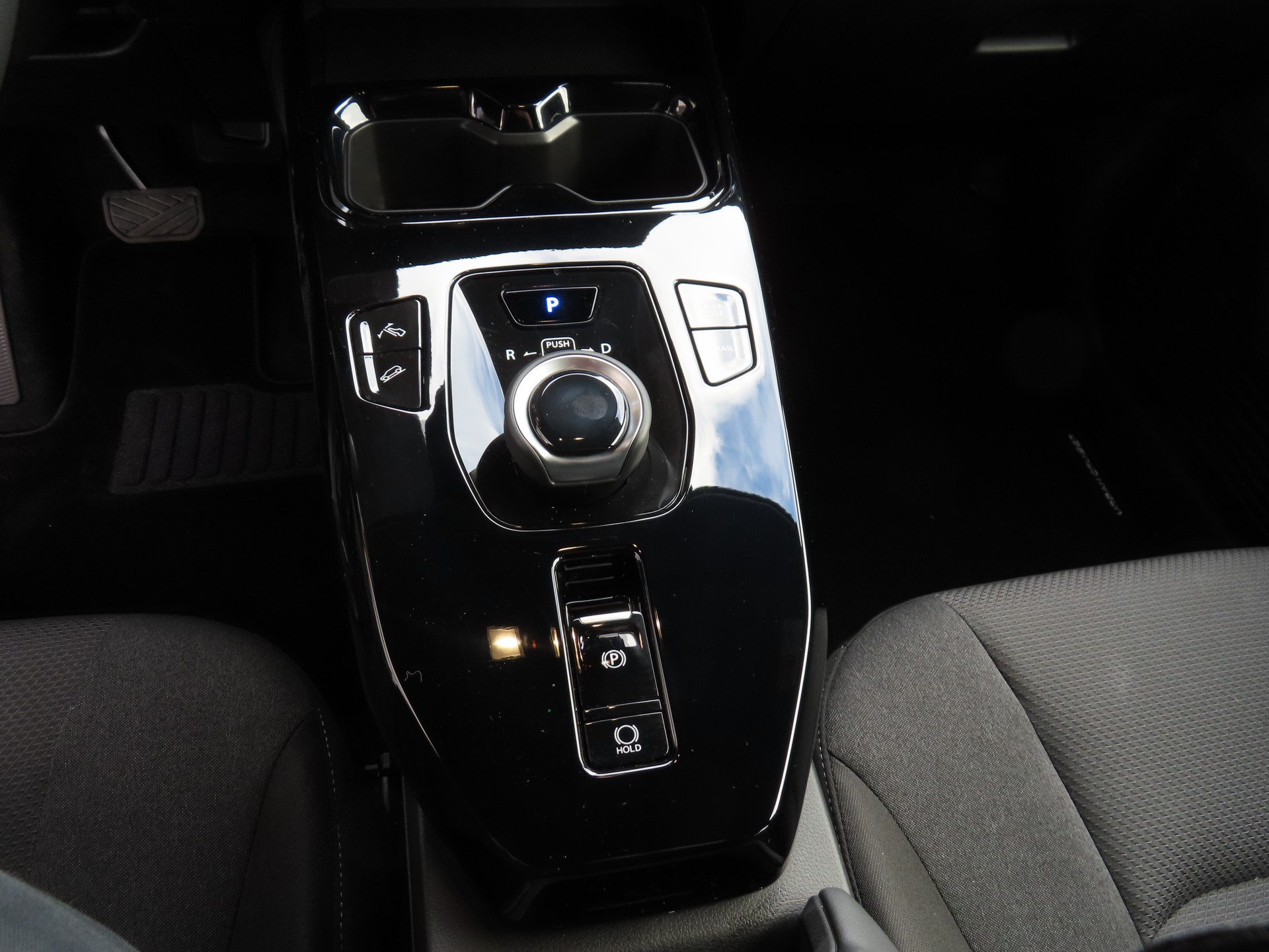 TOYOTA Urban Cruiser 61 kWh Trend AWD-image-8