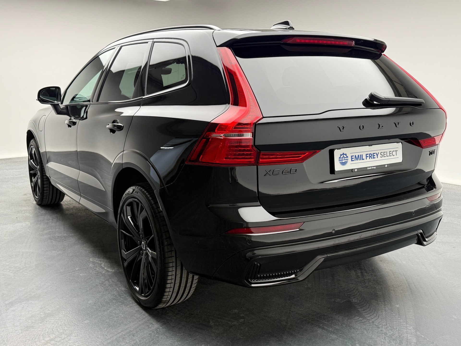 VOLVO XC60 2.0 T8 TE XCENTRIC Black Edition eAWD-image-10
