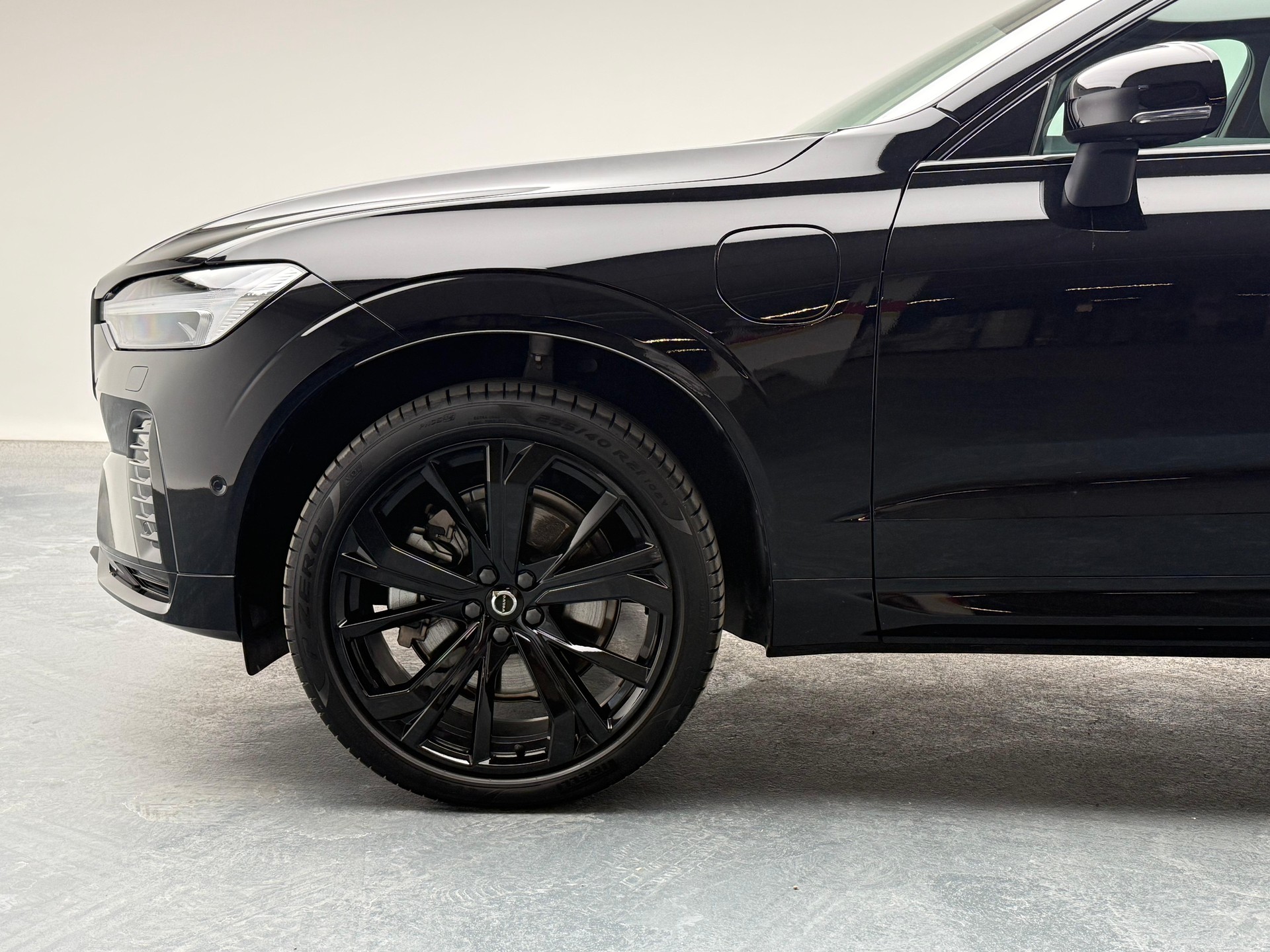 VOLVO XC60 2.0 T8 TE XCENTRIC Black Edition eAWD-image-4
