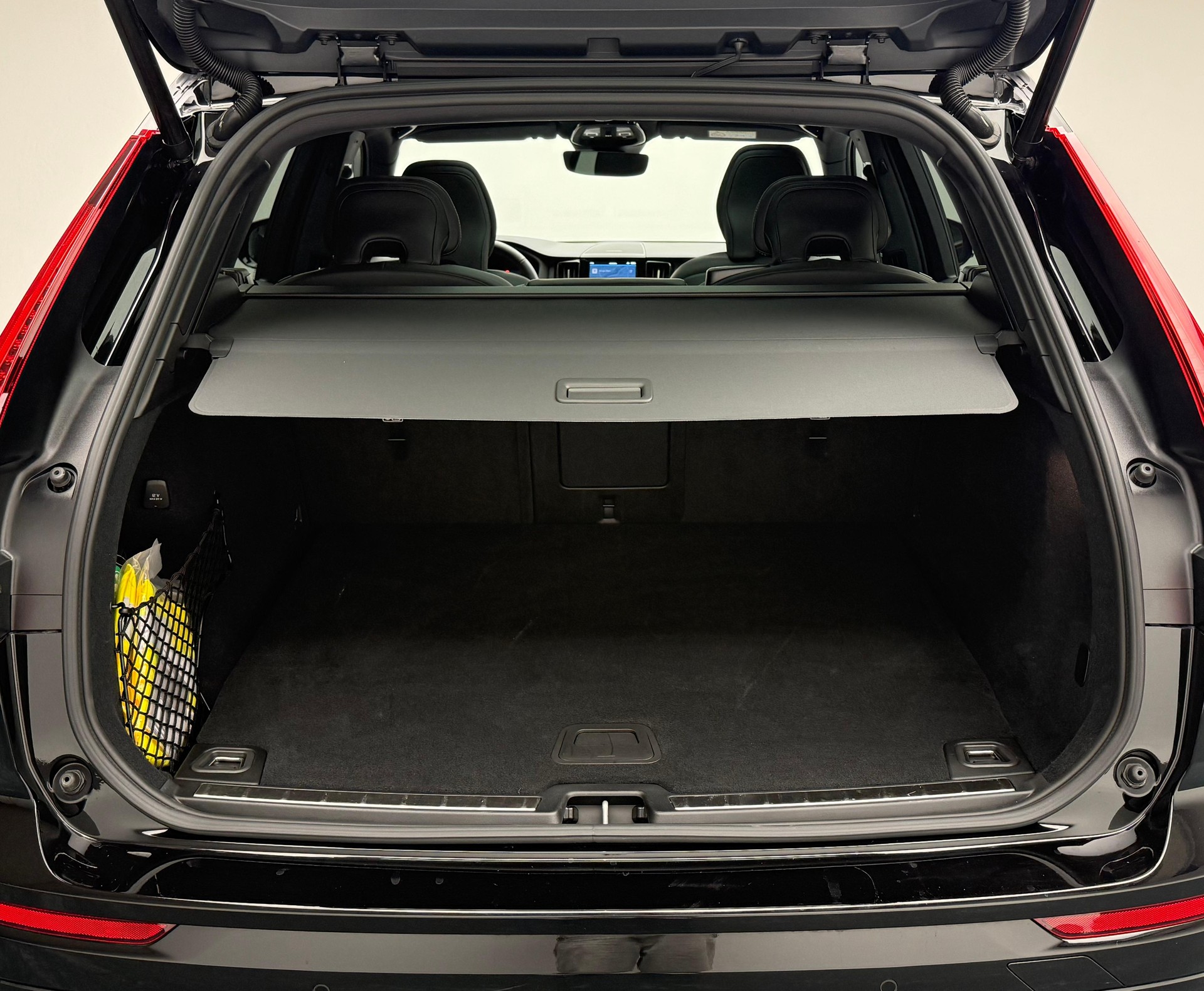 VOLVO XC60 2.0 T8 TE XCENTRIC Black Edition eAWD-image-12