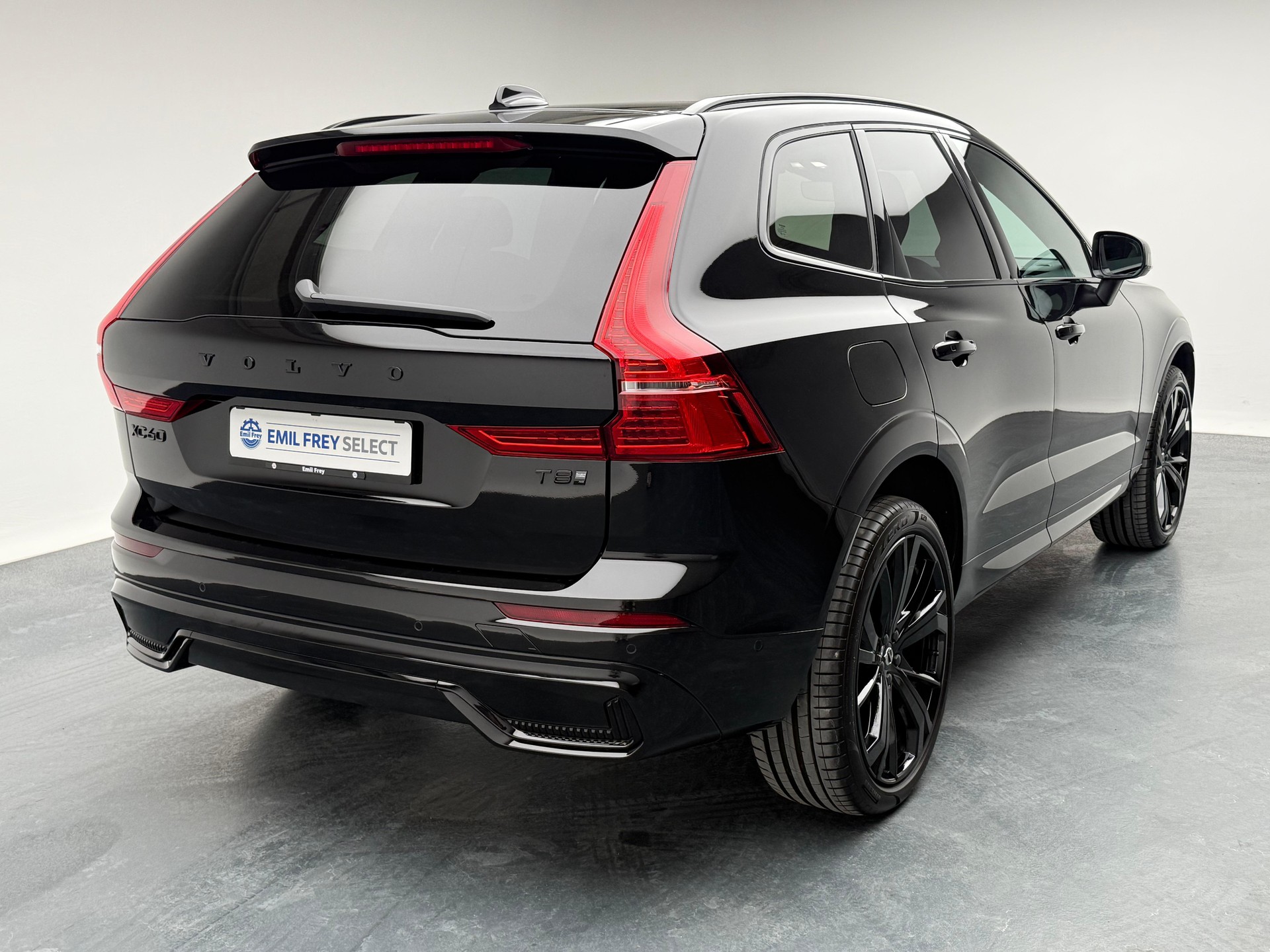 VOLVO XC60 2.0 T8 TE XCENTRIC Black Edition eAWD-image-14
