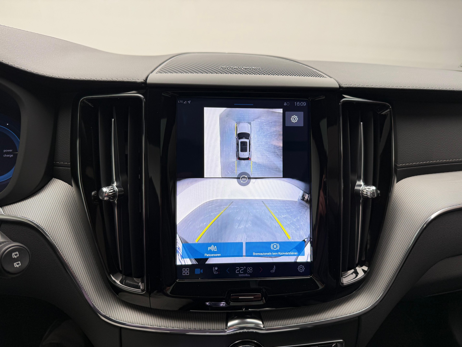 VOLVO XC60 2.0 T8 TE XCENTRIC Black Edition eAWD-image-18