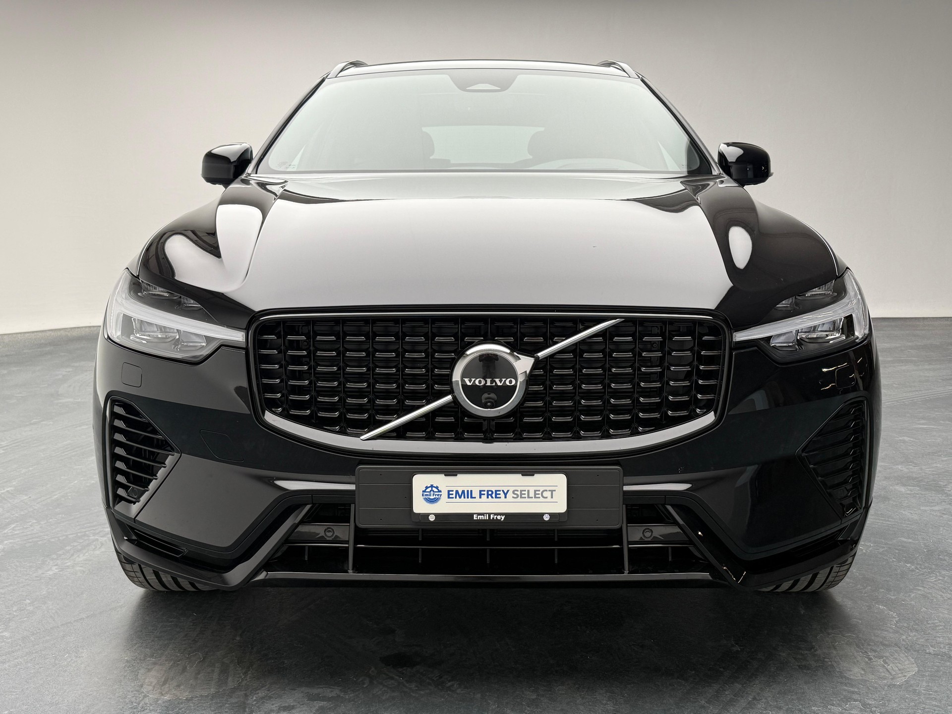 VOLVO XC60 2.0 T8 TE XCENTRIC Black Edition eAWD-image-2