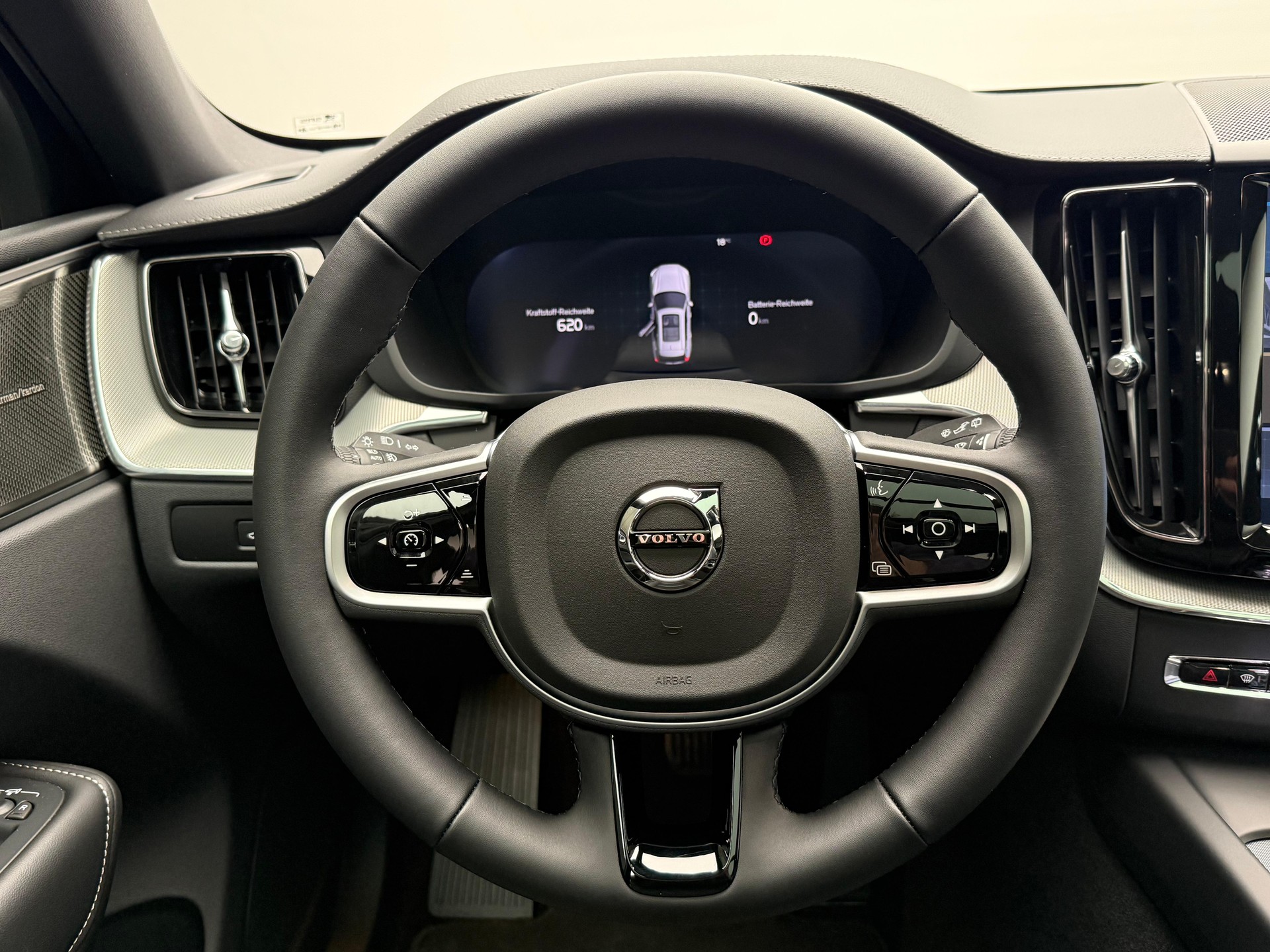 VOLVO XC60 2.0 T8 TE XCENTRIC Black Edition eAWD-image-9