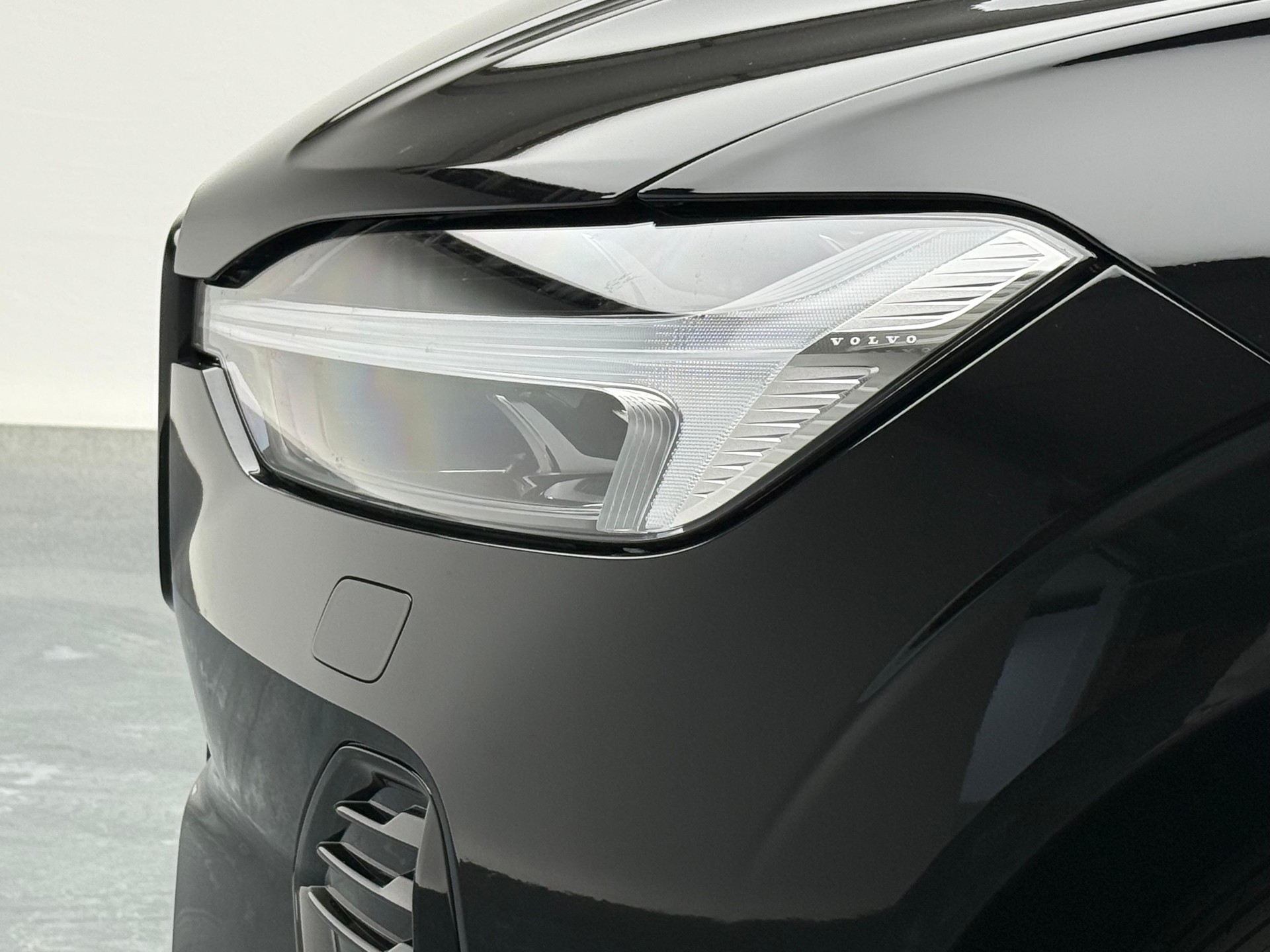 VOLVO XC60 2.0 T8 TE XCENTRIC Black Edition eAWD-image-3