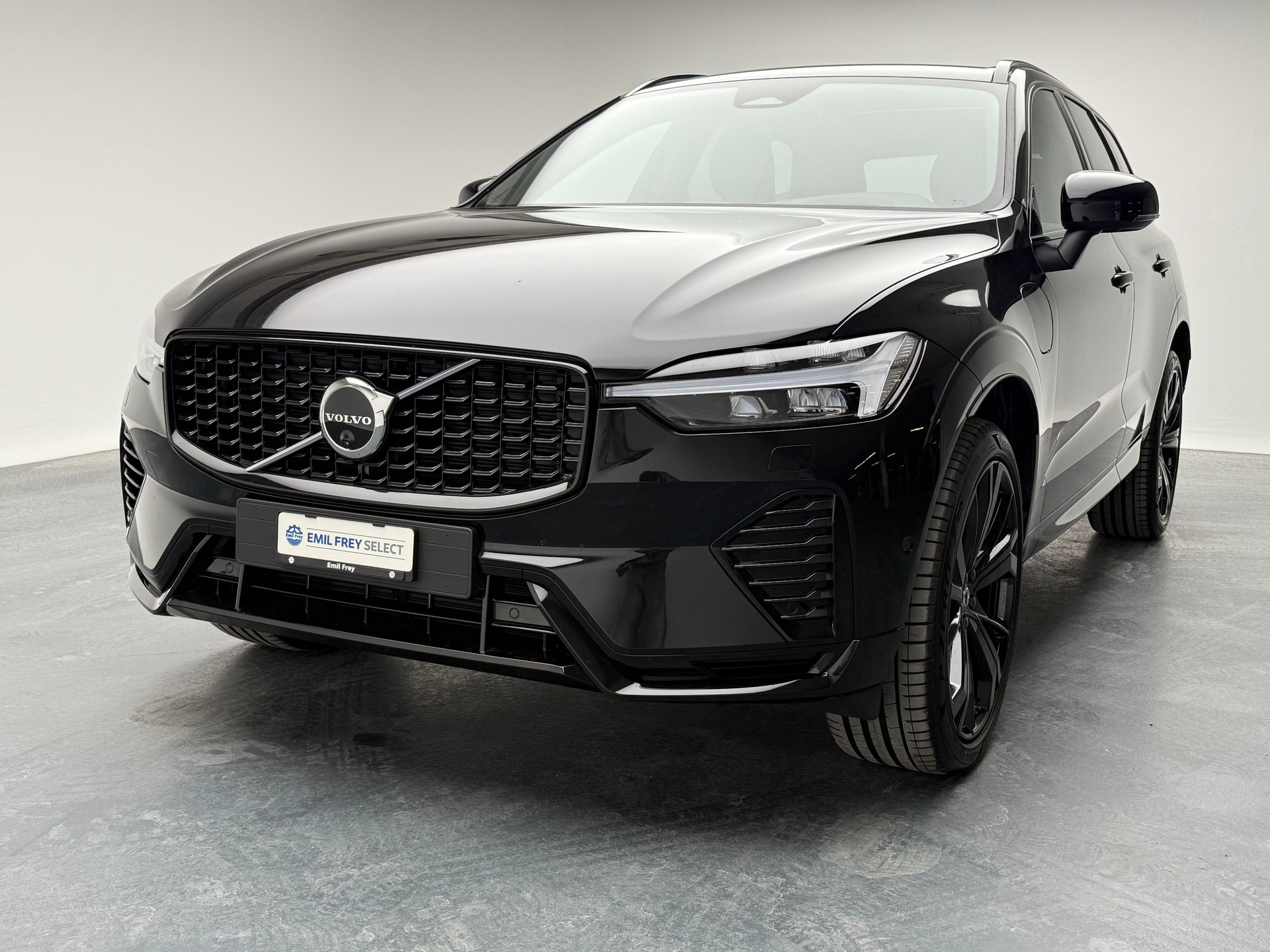 VOLVO XC60 2.0 T8 TE XCENTRIC Black Edition eAWD-image-0