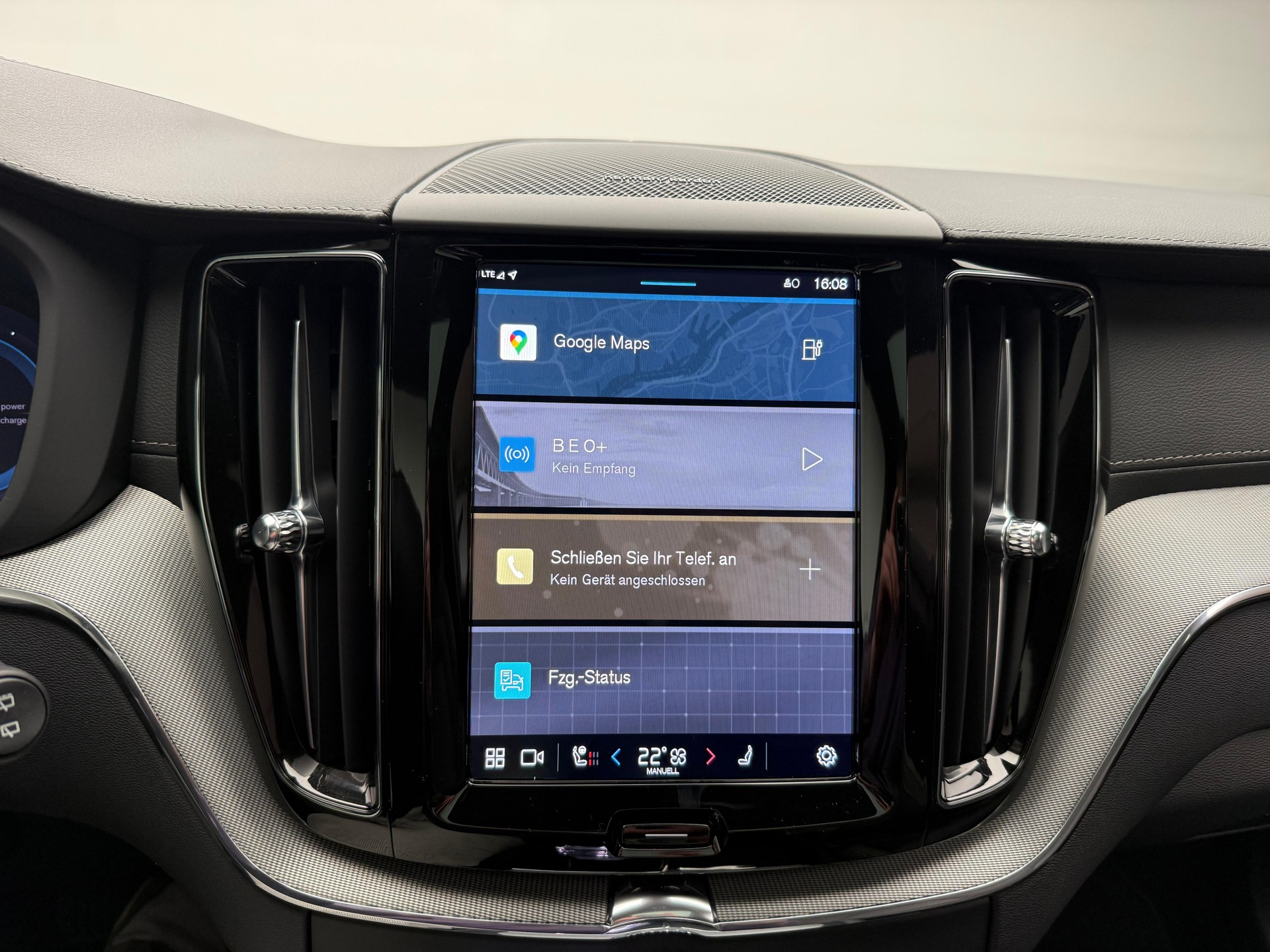 VOLVO XC60 2.0 T8 TE XCENTRIC Black Edition eAWD-image-17