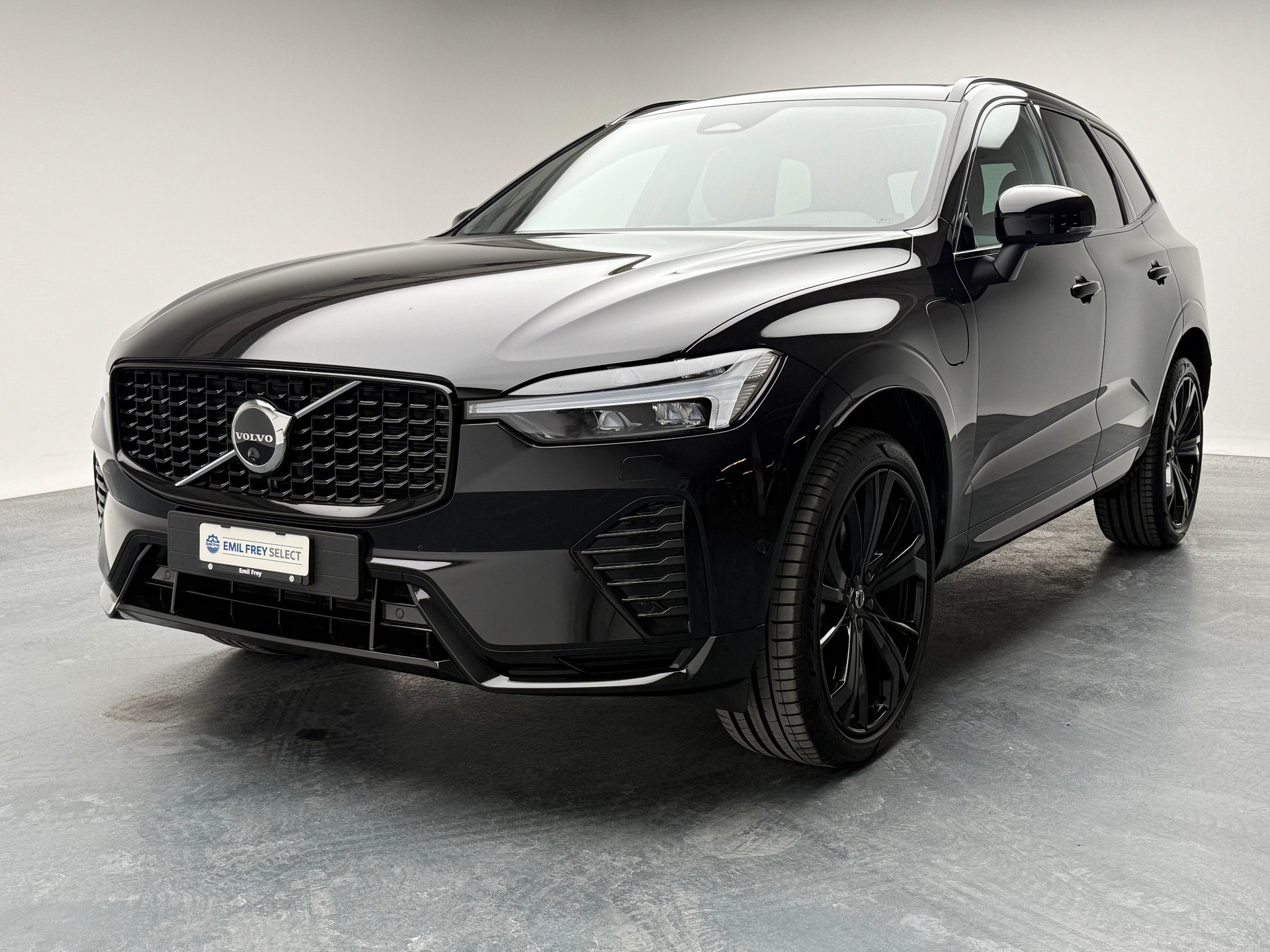 VOLVO XC60 2.0 T8 TE XCENTRIC Black Edition eAWD-image-1