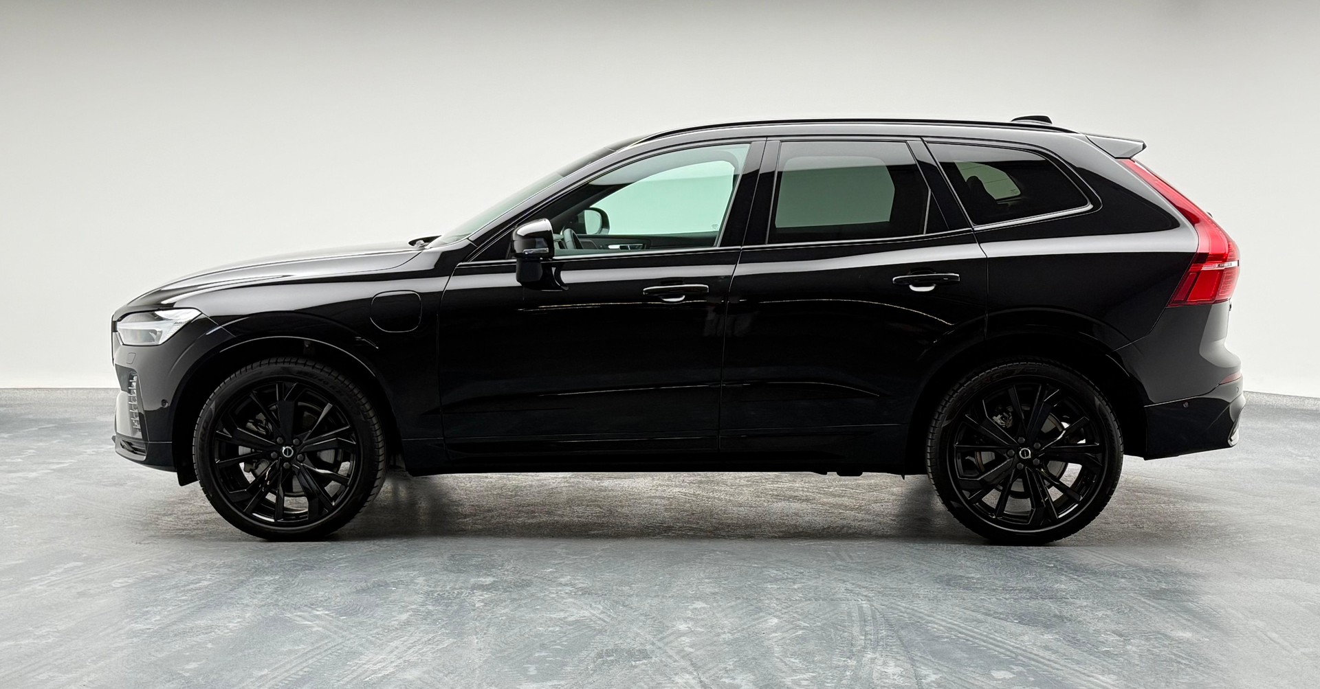 VOLVO XC60 2.0 T8 TE XCENTRIC Black Edition eAWD-image-5