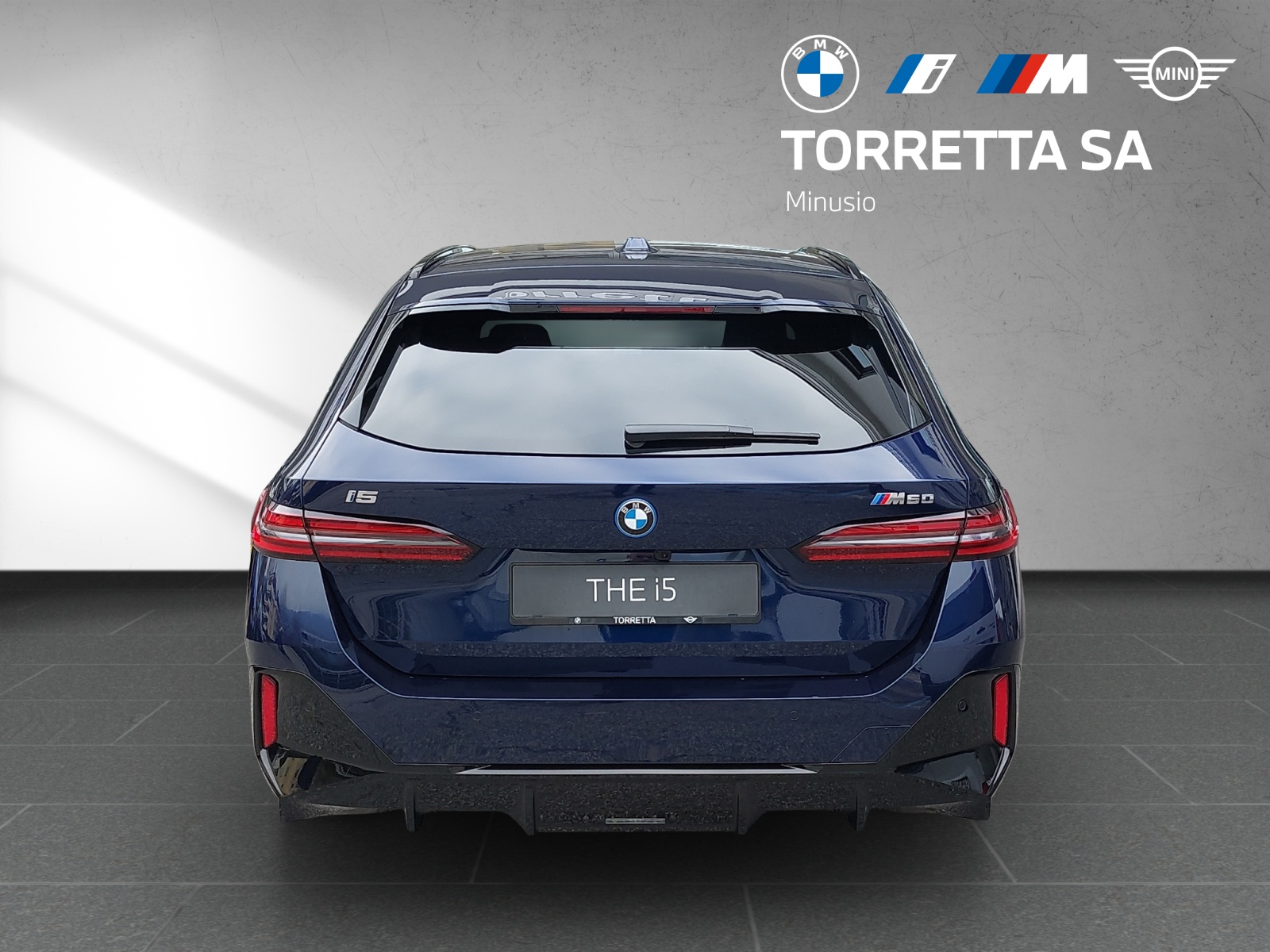 BMW i5 M60 Touring M Sport Pro-showroom-element-3