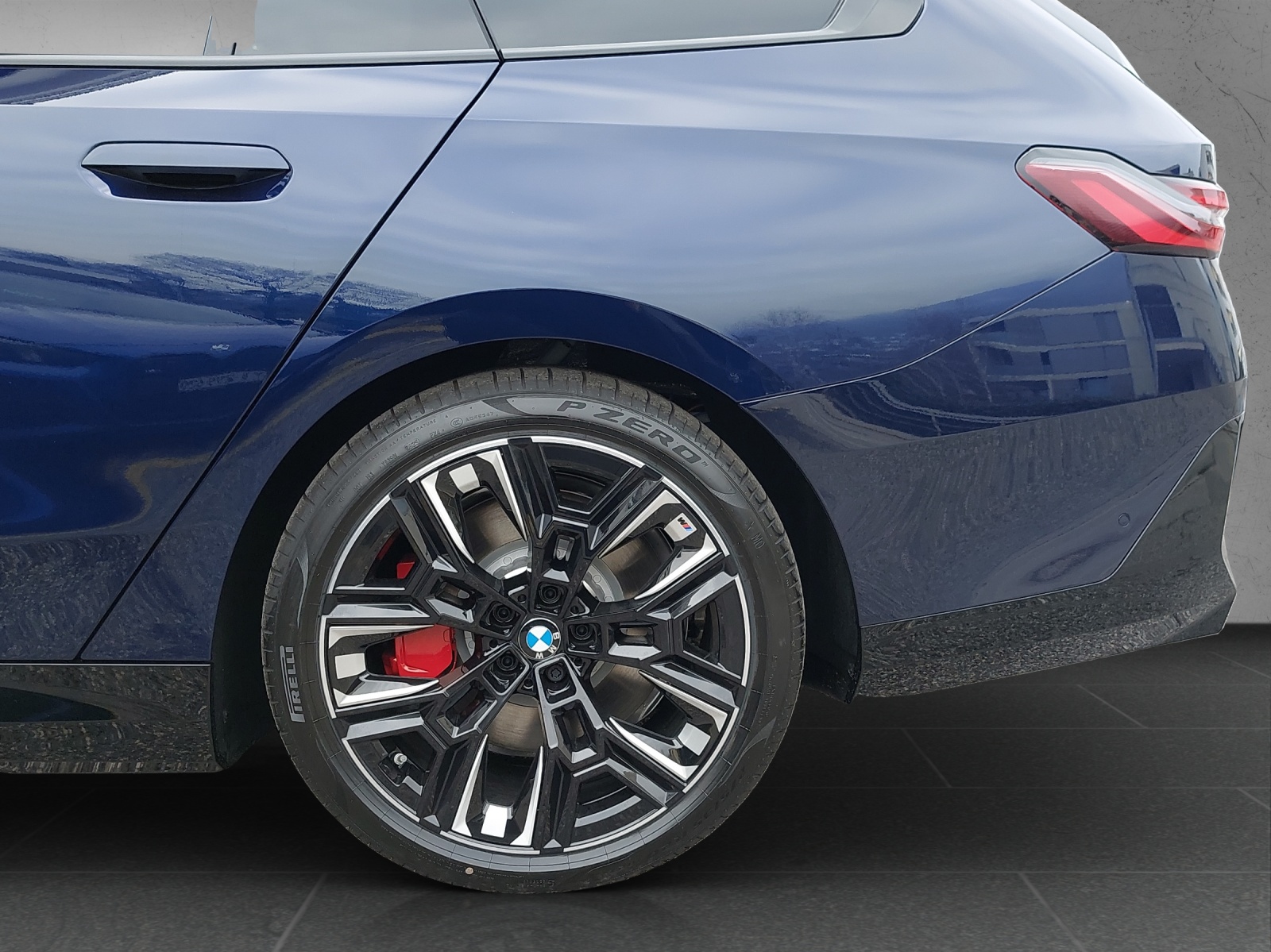 BMW i5 M60 Touring M Sport Pro-image-11