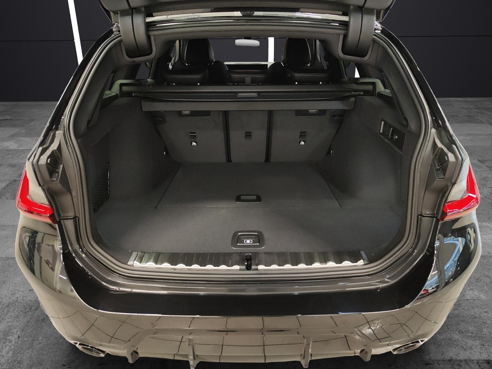 BMW 320d xDrive Touring-image-12
