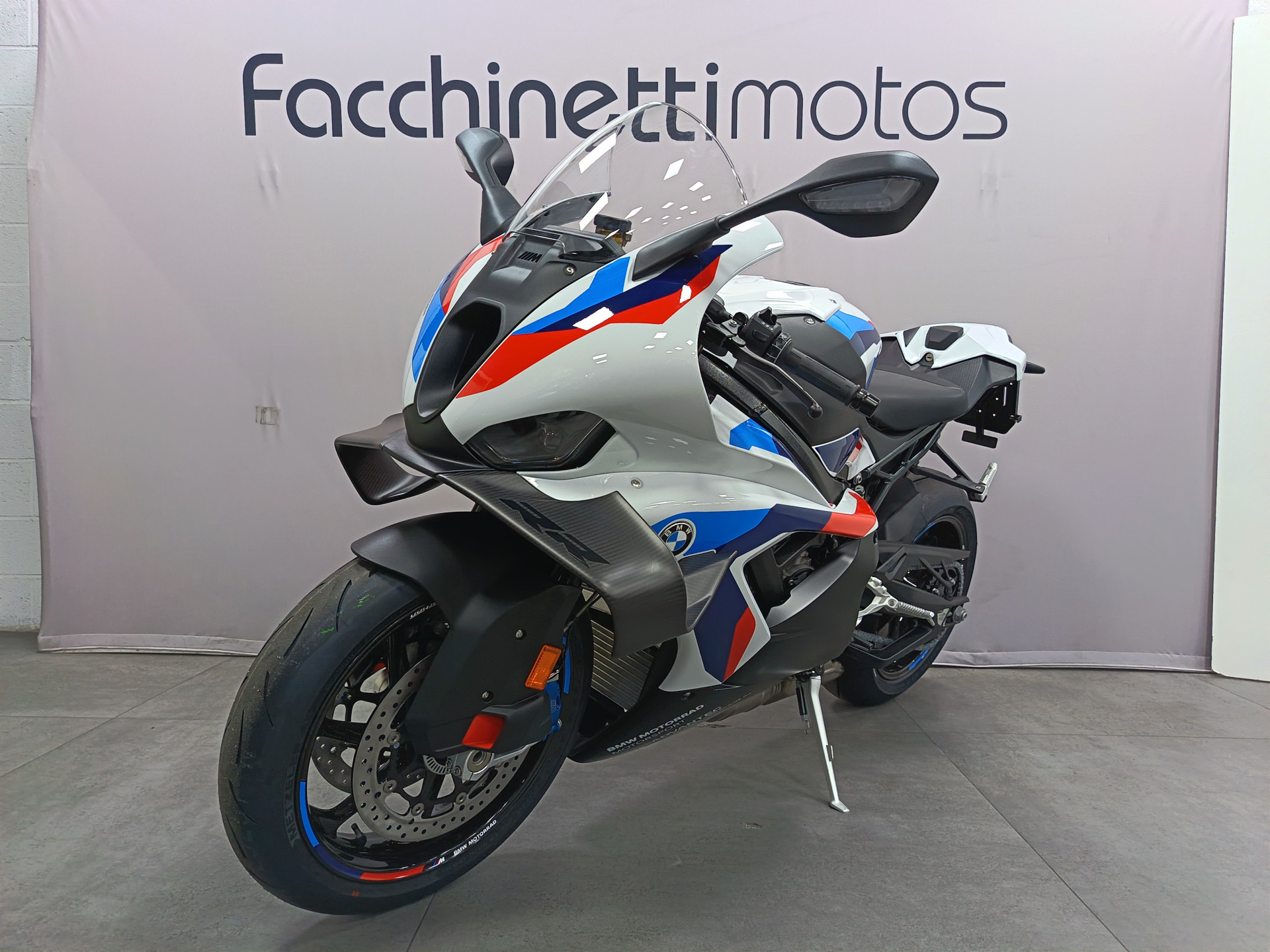 BMW M 1000 RR *** Leasing 3.9% ***-showroom-element-2