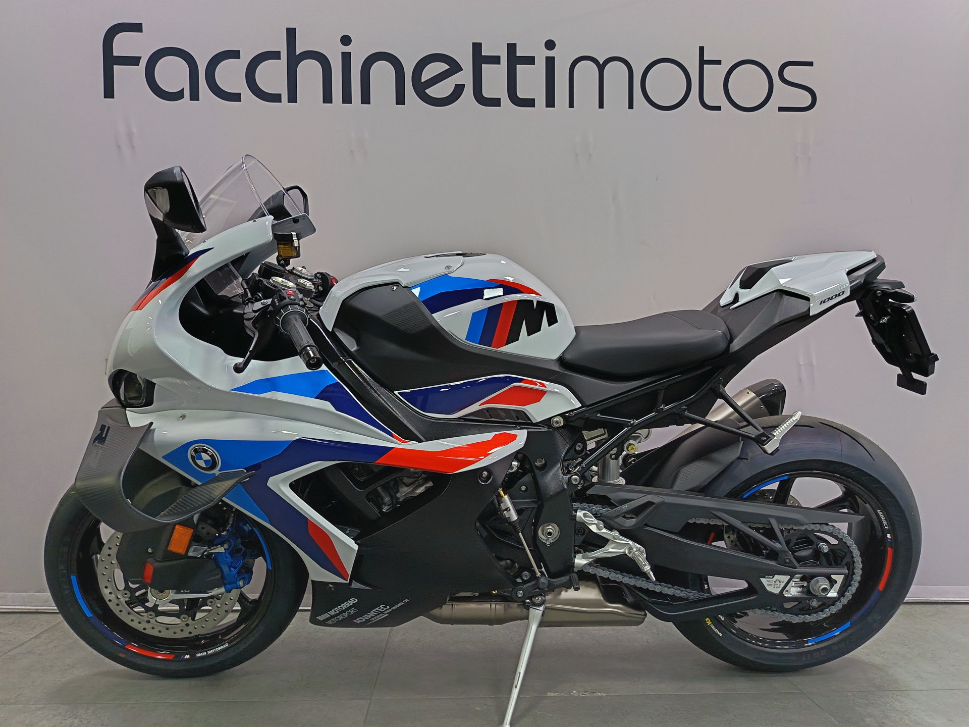 BMW M 1000 RR *** Leasing 3.9% ***-showroom-element-3