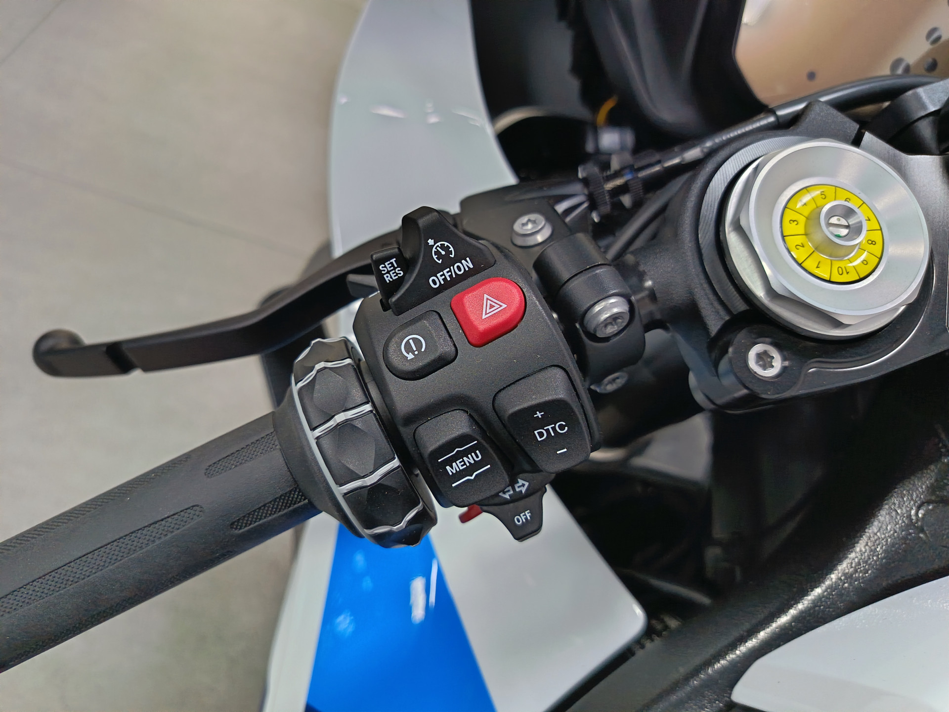 BMW M 1000 RR *** Leasing 3.9% ***-image-6