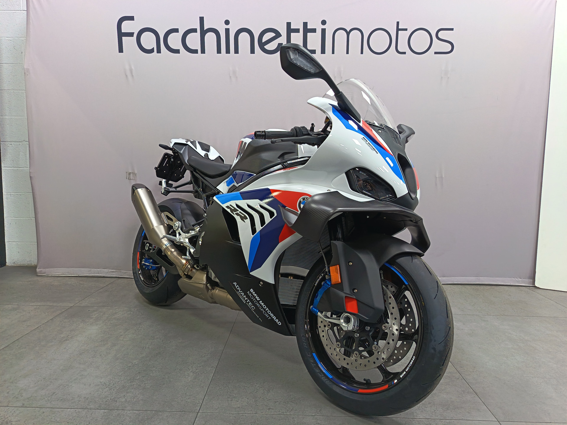 BMW M 1000 RR *** Leasing 3.9% ***-showroom-element-1