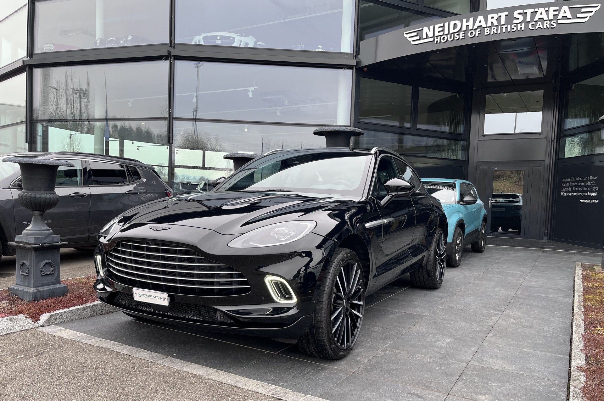 ASTON MARTIN DBX 4.0 V8-image-0