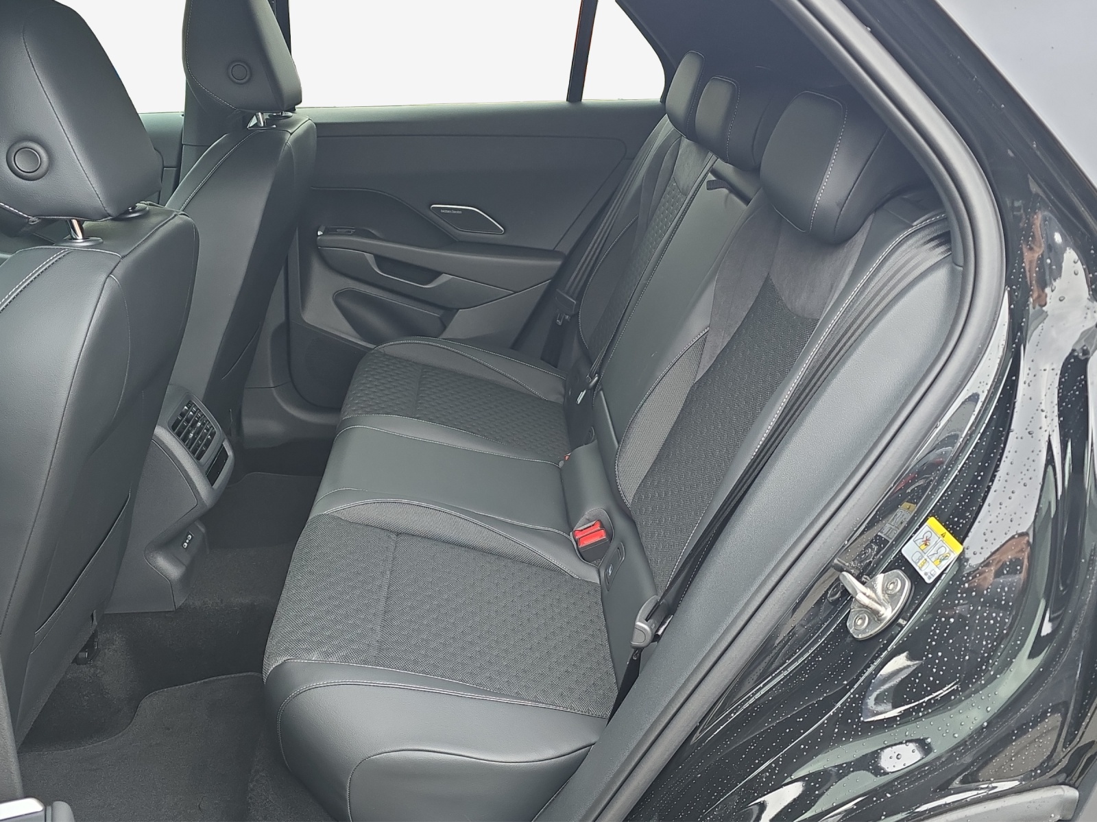 VW T-Roc 1.5 eTSI mHEV R-Line DSG-image-11