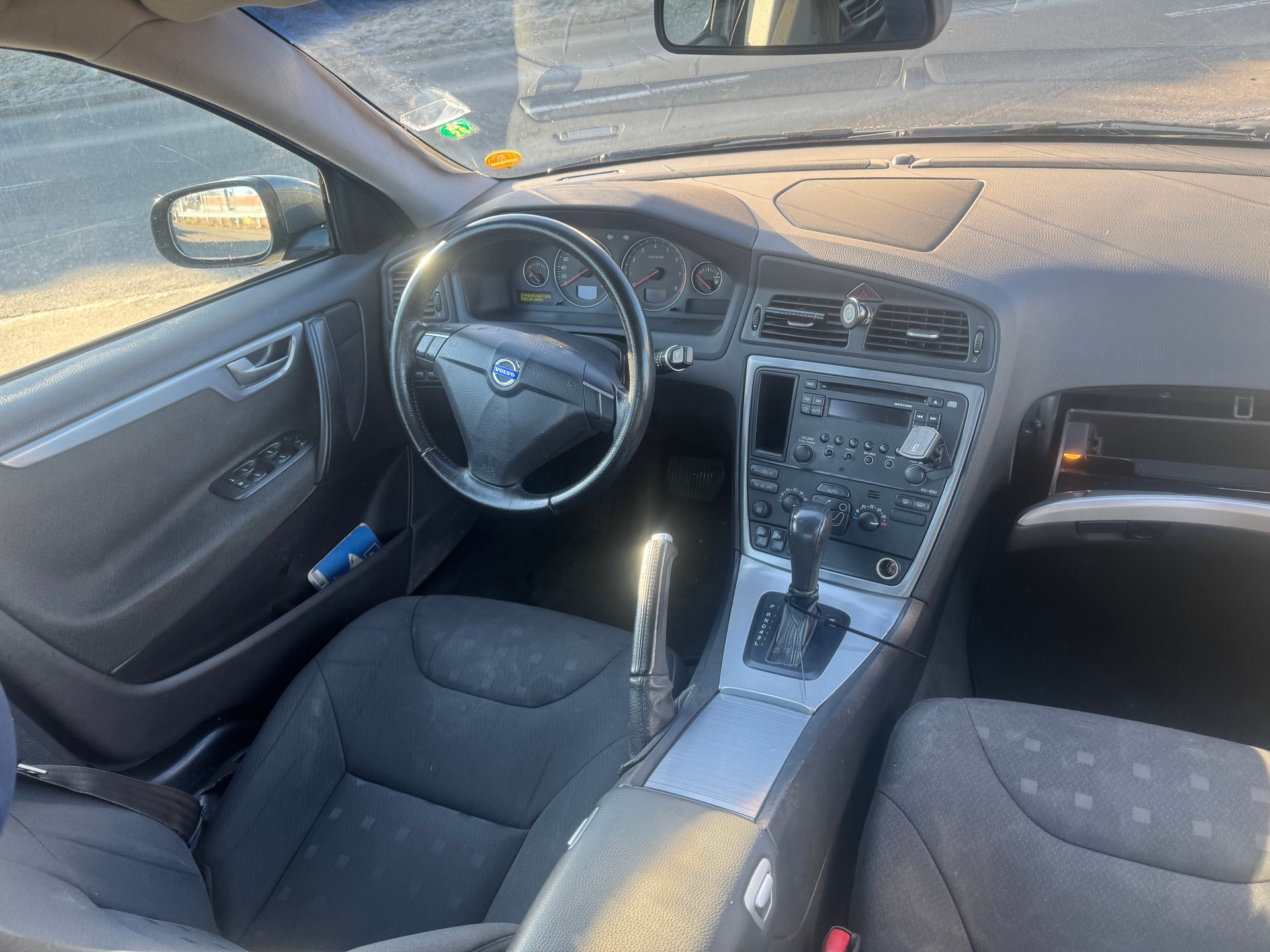 VOLVO S60 2.4 Momentum-image-9