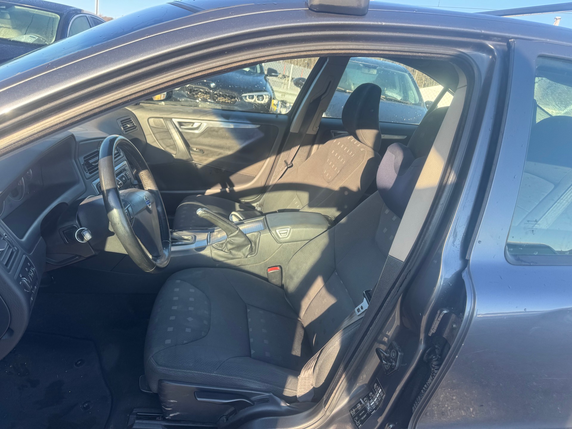 VOLVO S60 2.4 Momentum-image-7