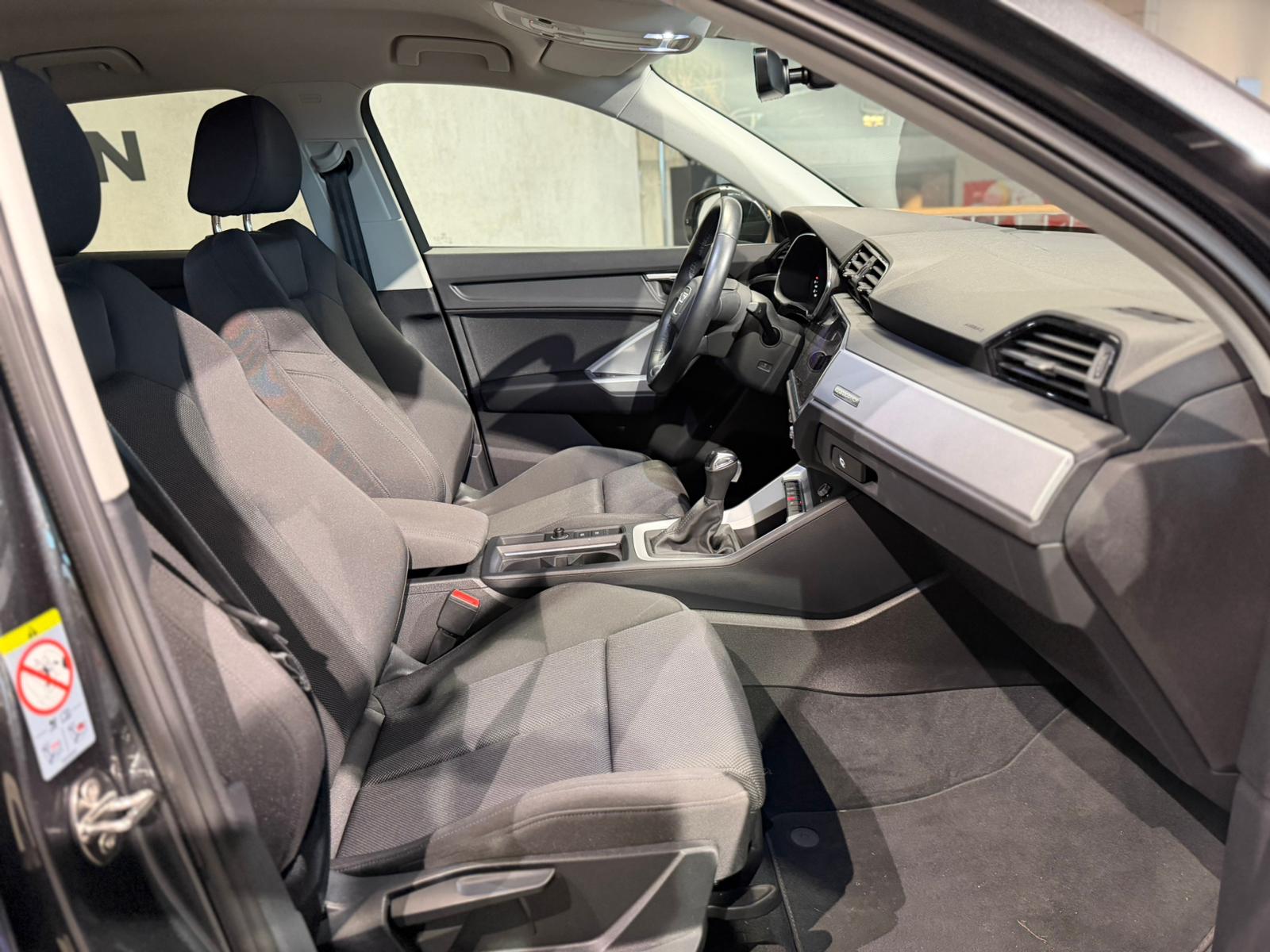 AUDI Q3 Sportback 35 TDI S line quattro S-tronic-image-12