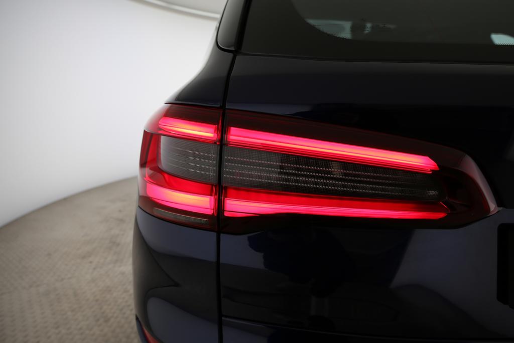 BMW X5 M50i xDrive-image-17