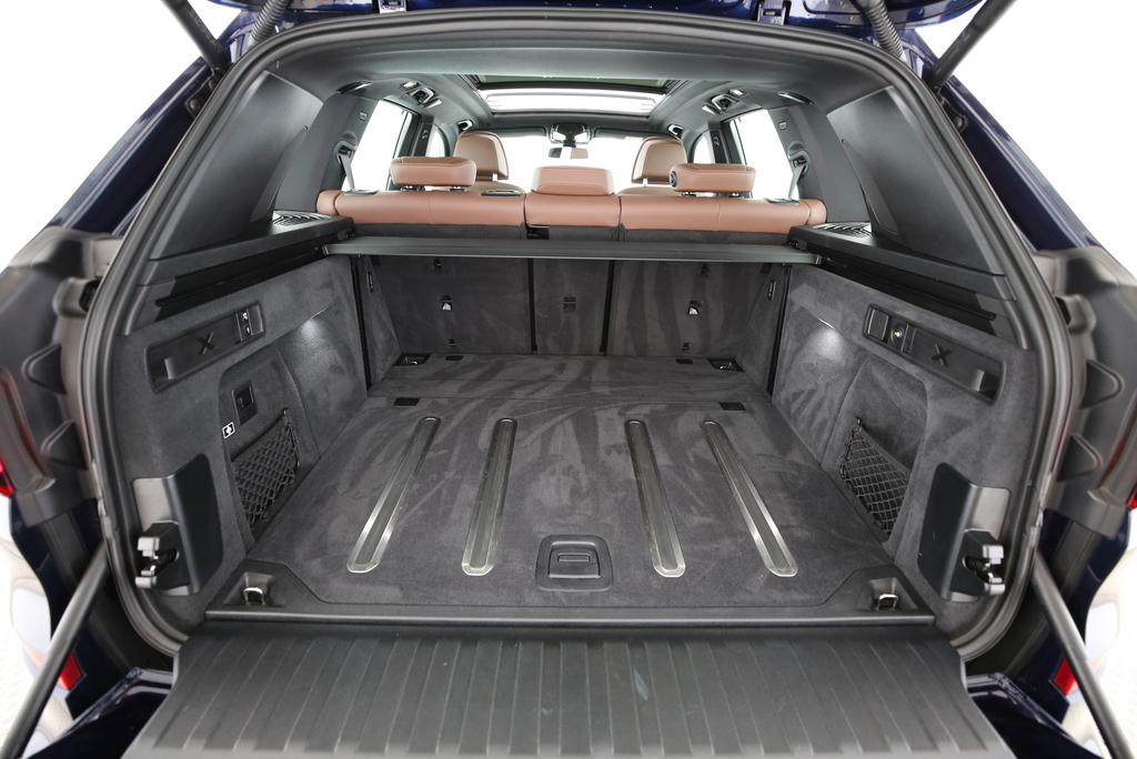 BMW X5 M50i xDrive-image-15