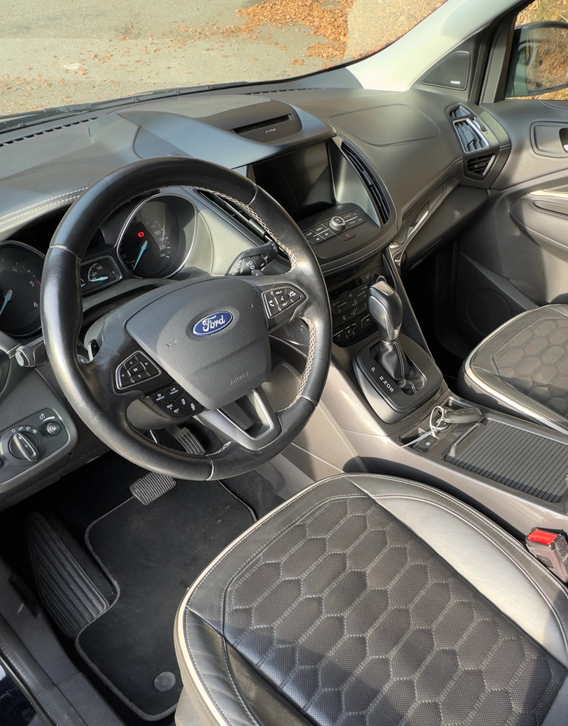FORD Kuga 2.0 TDCi Vignale 4WD PowerShift-image-10