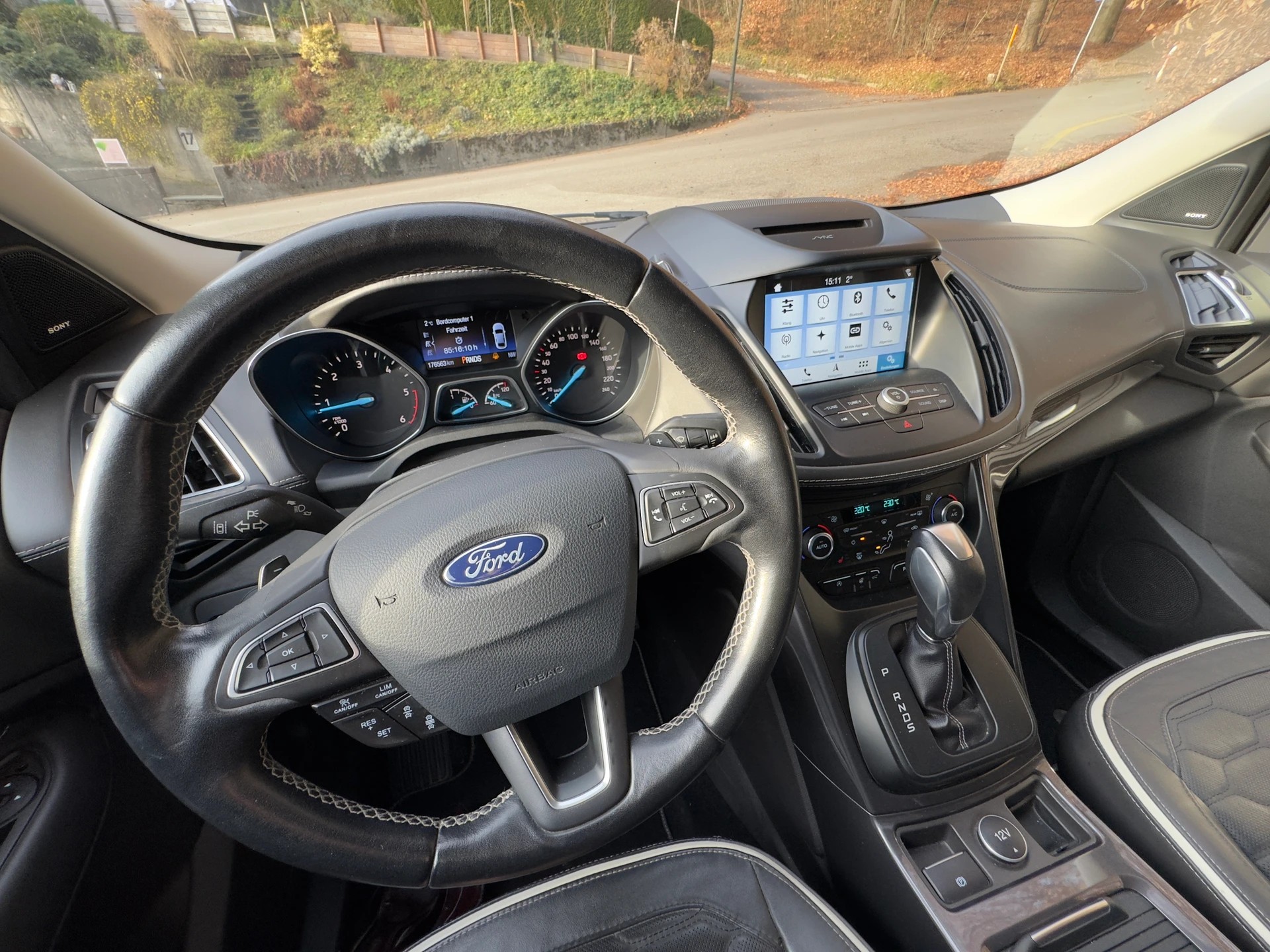 FORD Kuga 2.0 TDCi Vignale 4WD PowerShift-image-8
