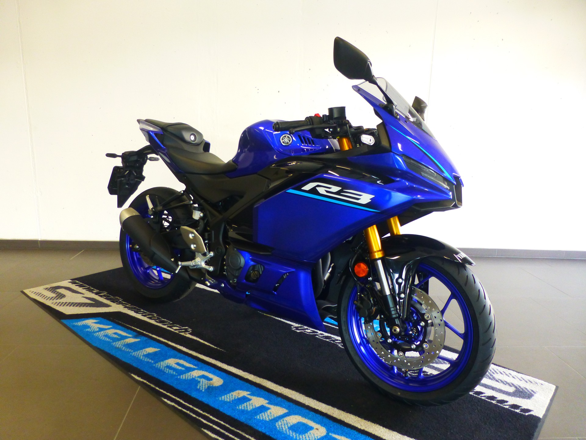YAMAHA YZF-R3-showroom-element-3