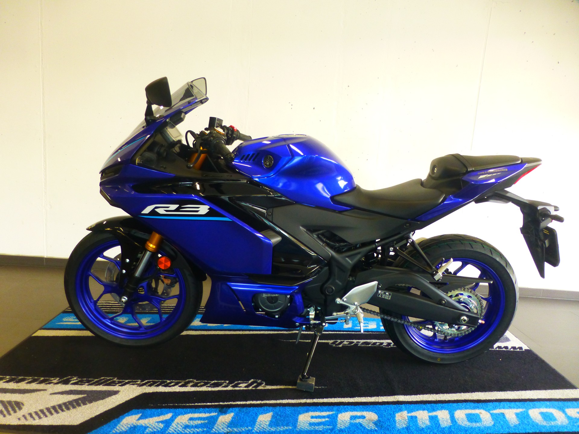 YAMAHA YZF-R3-showroom-element-1