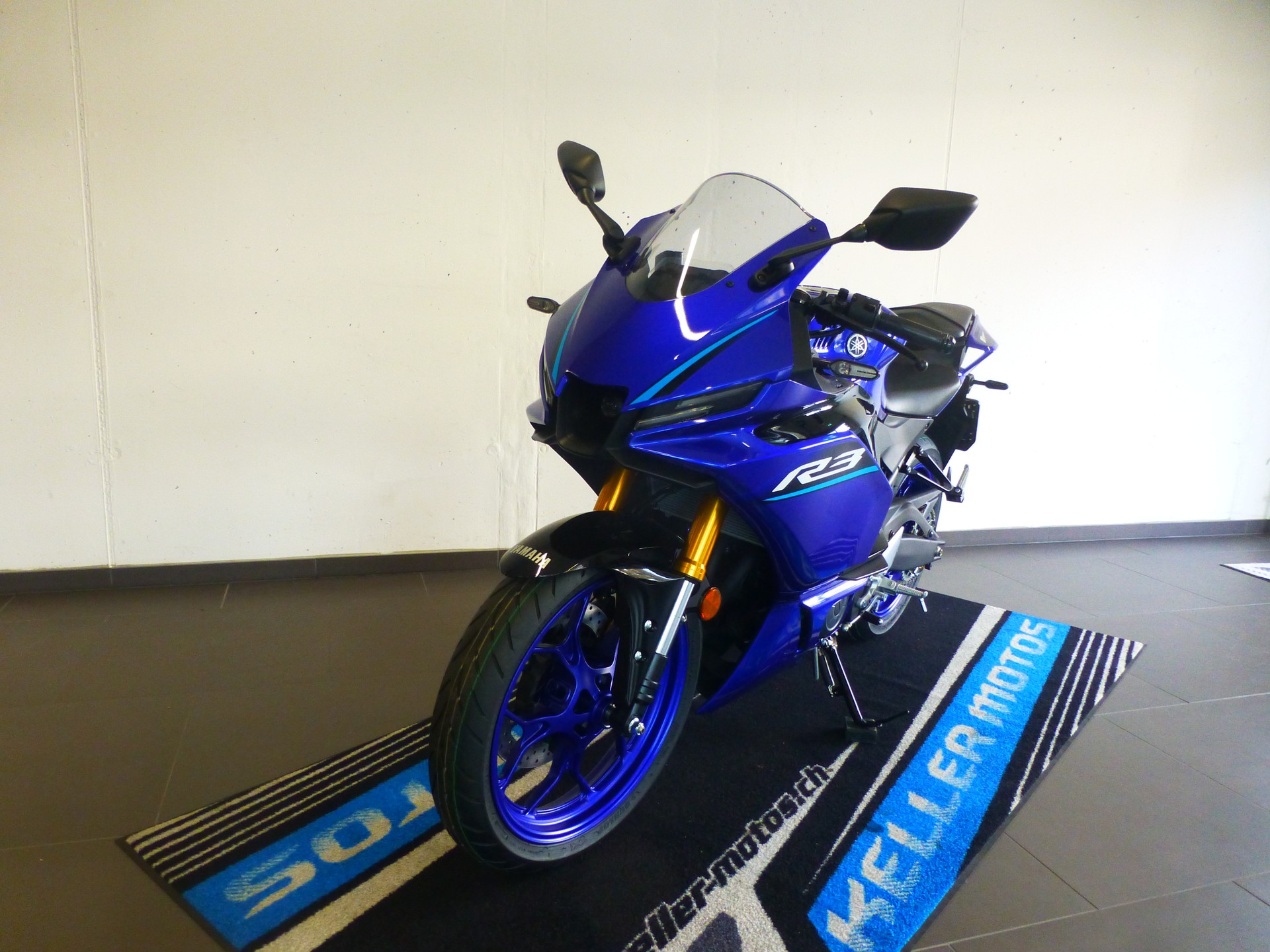 YAMAHA YZF-R3-image-4
